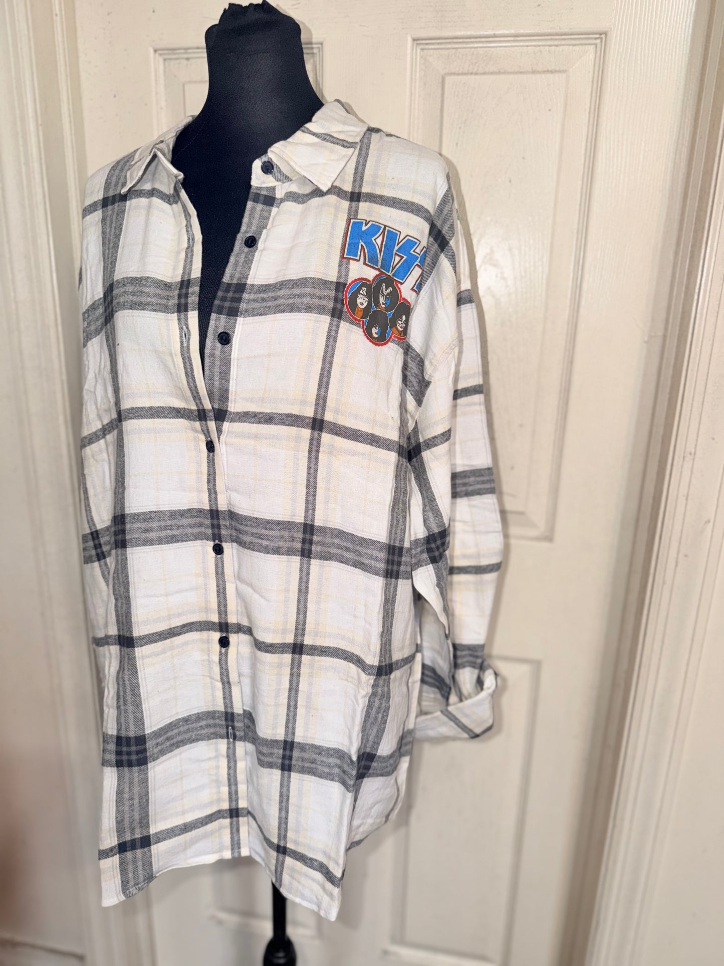 Kiss Oversized Double Sided Flannel