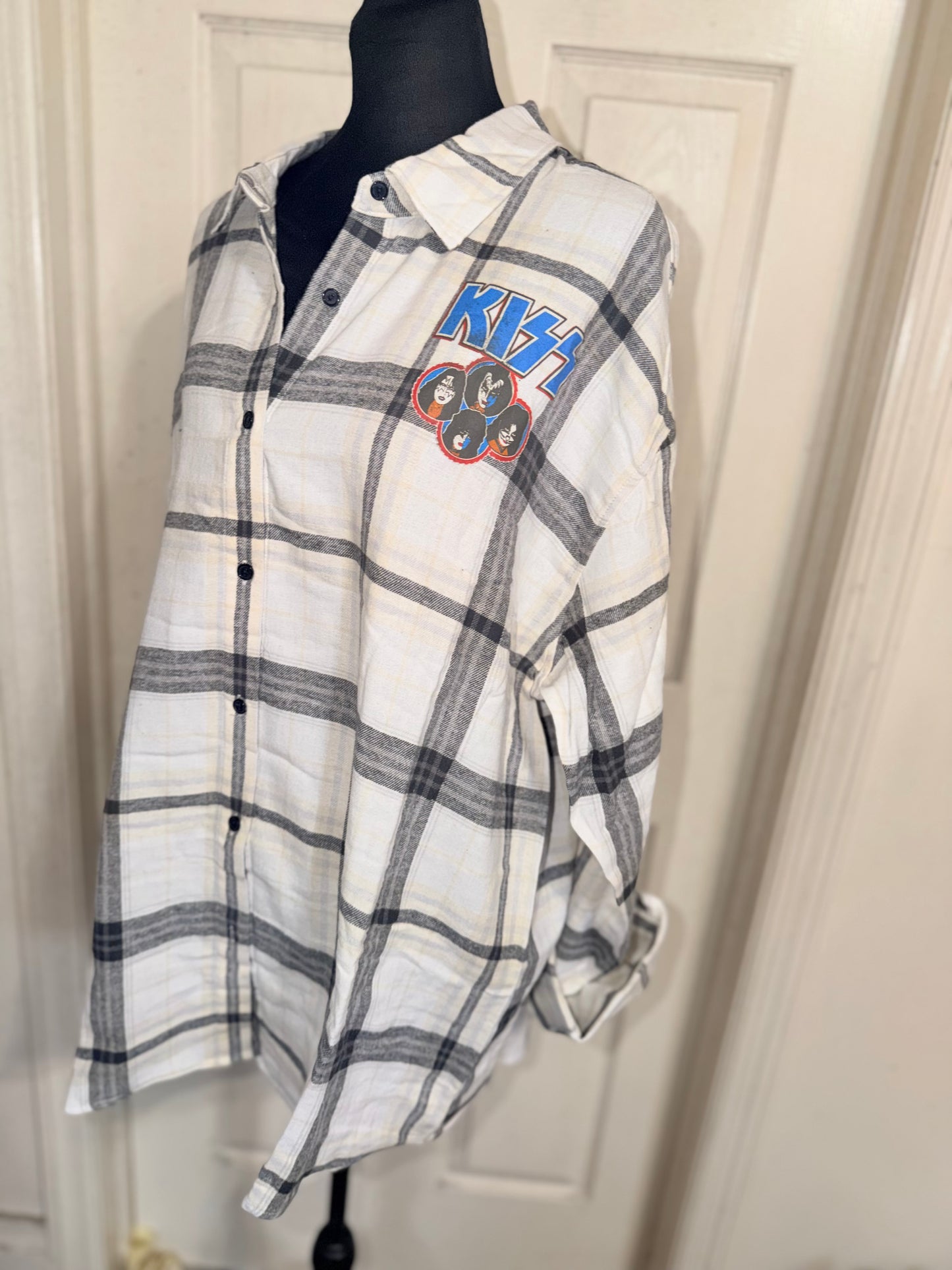 Kiss Oversized Double Sided Flannel