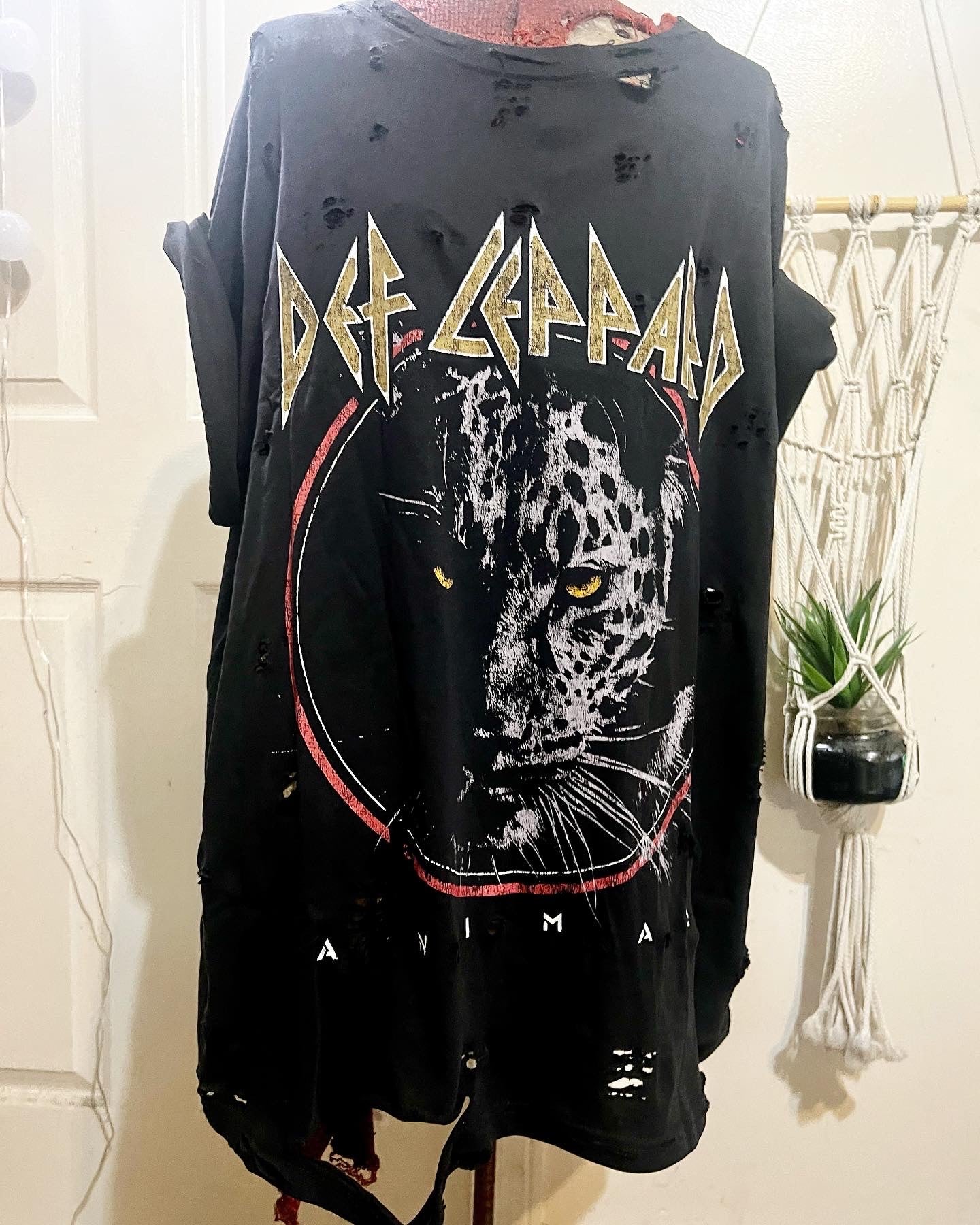 Def Leppard Animal Oversized Tee