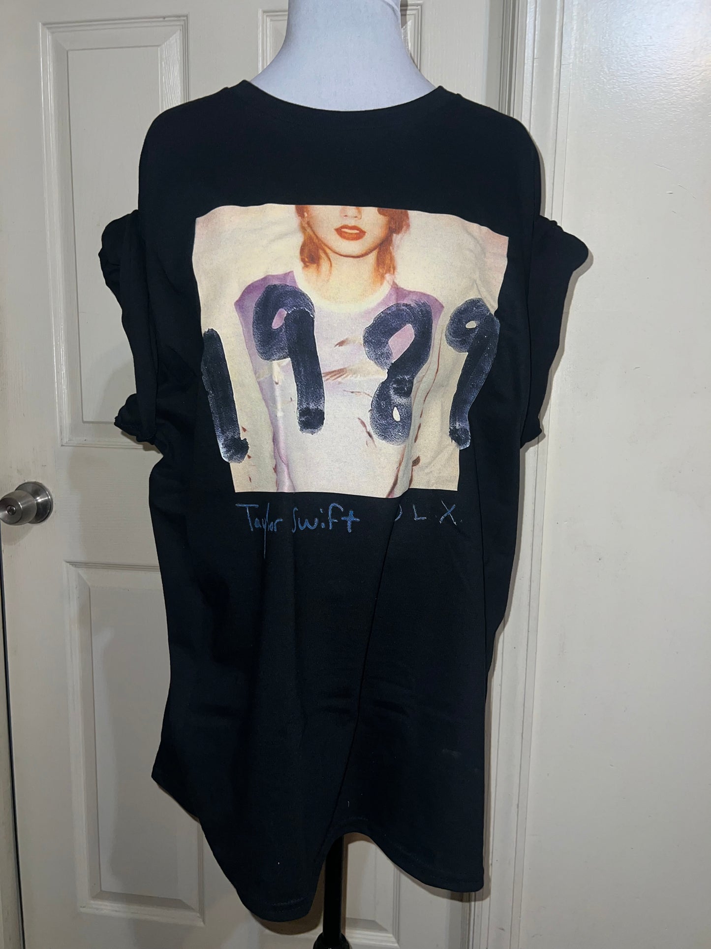 Taylor Swift 1989 Oversized Distressed Tee