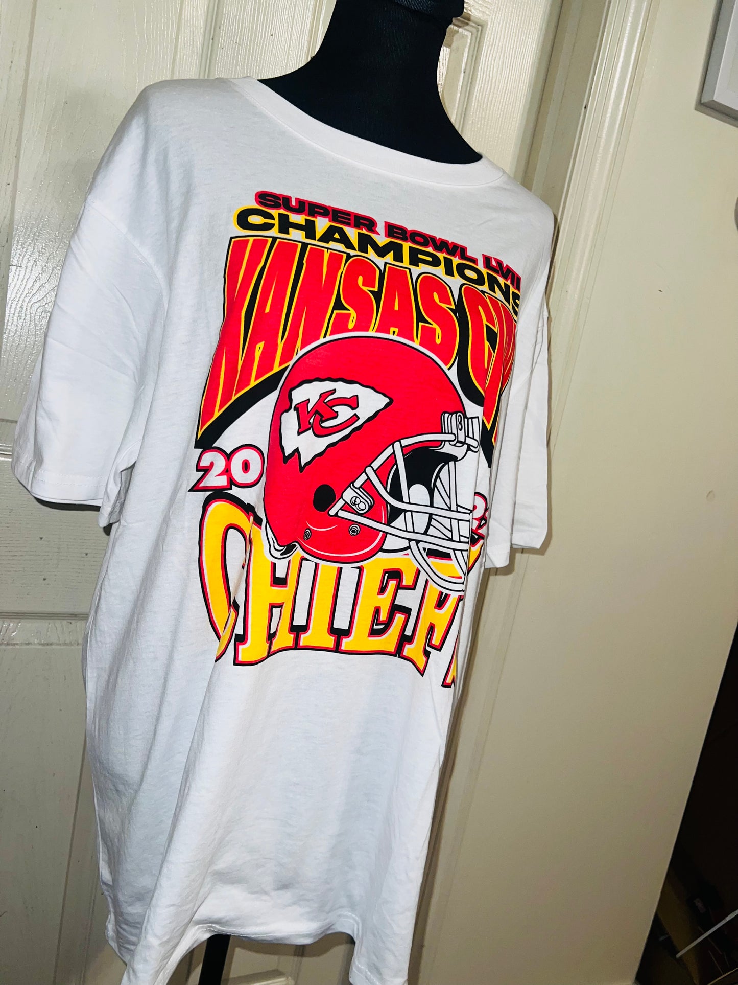 Kansas City Chiefs Oversized Distressed Tee