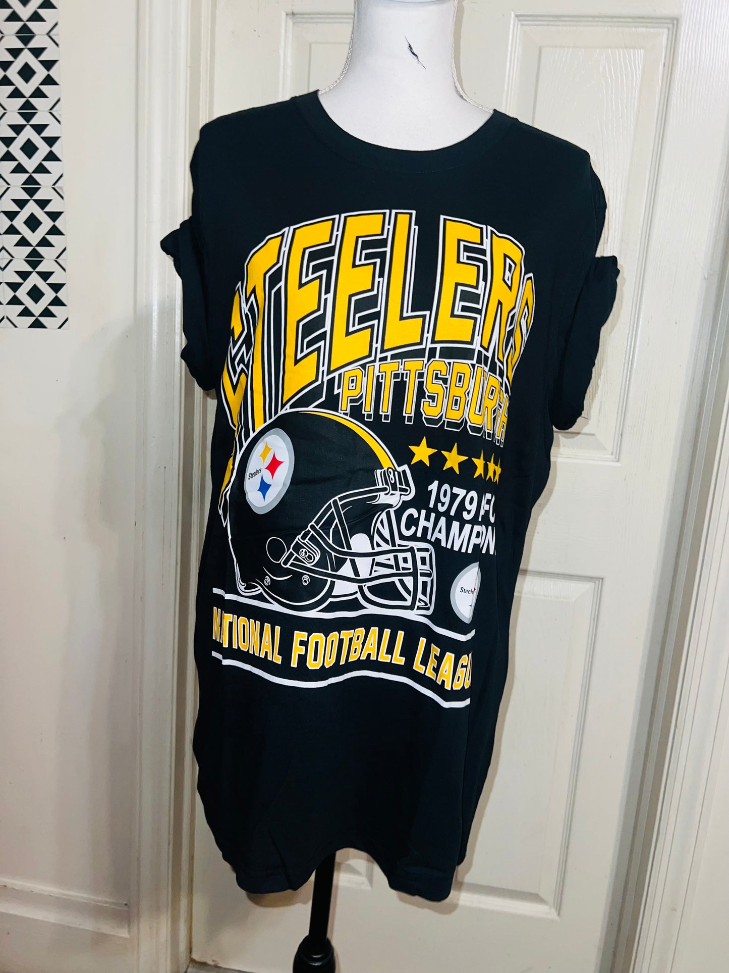 Pittsburgh Steelers Oversized Distressed Tee