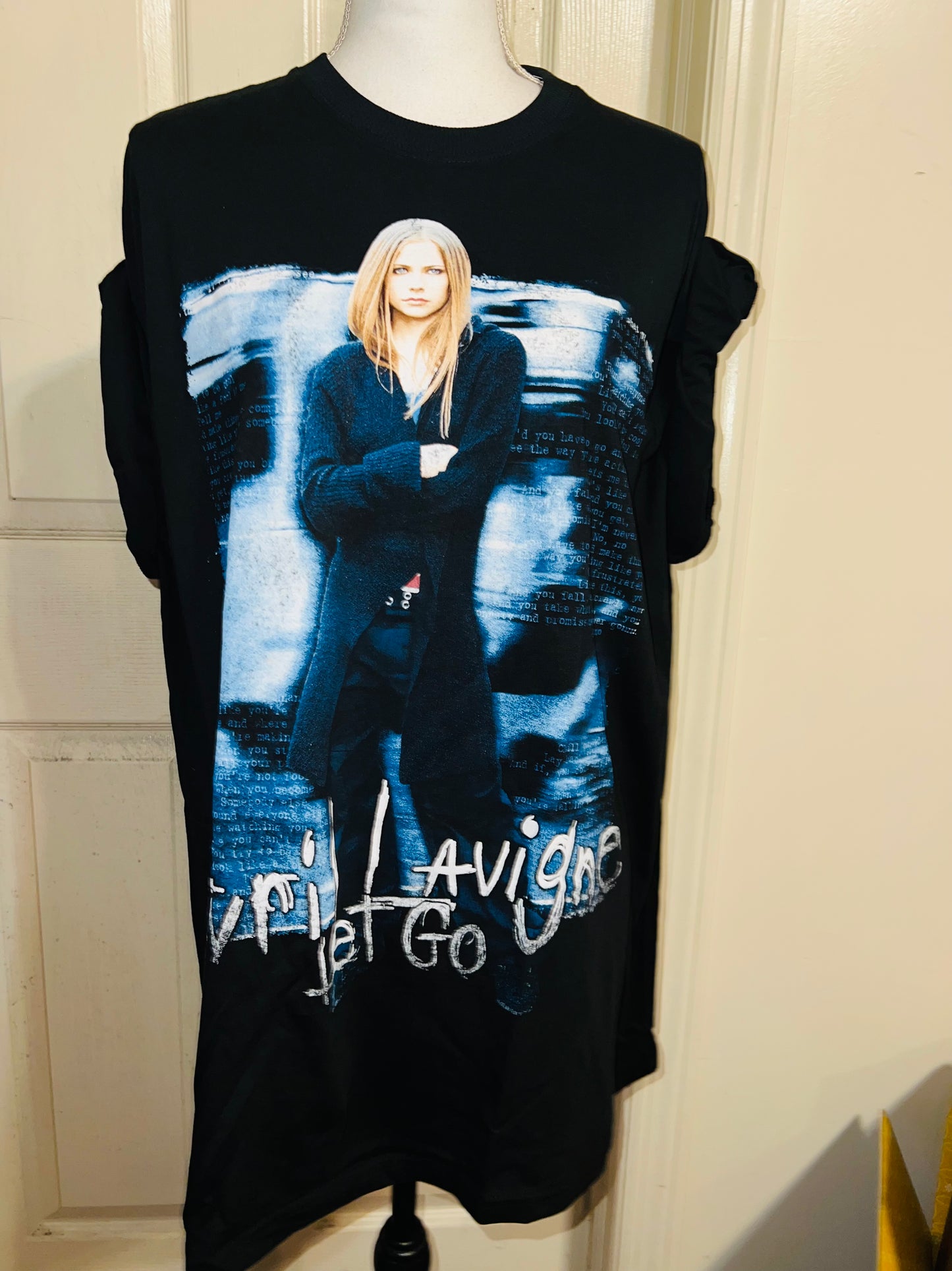 Avril Lavigne Oversized Distressed Tee