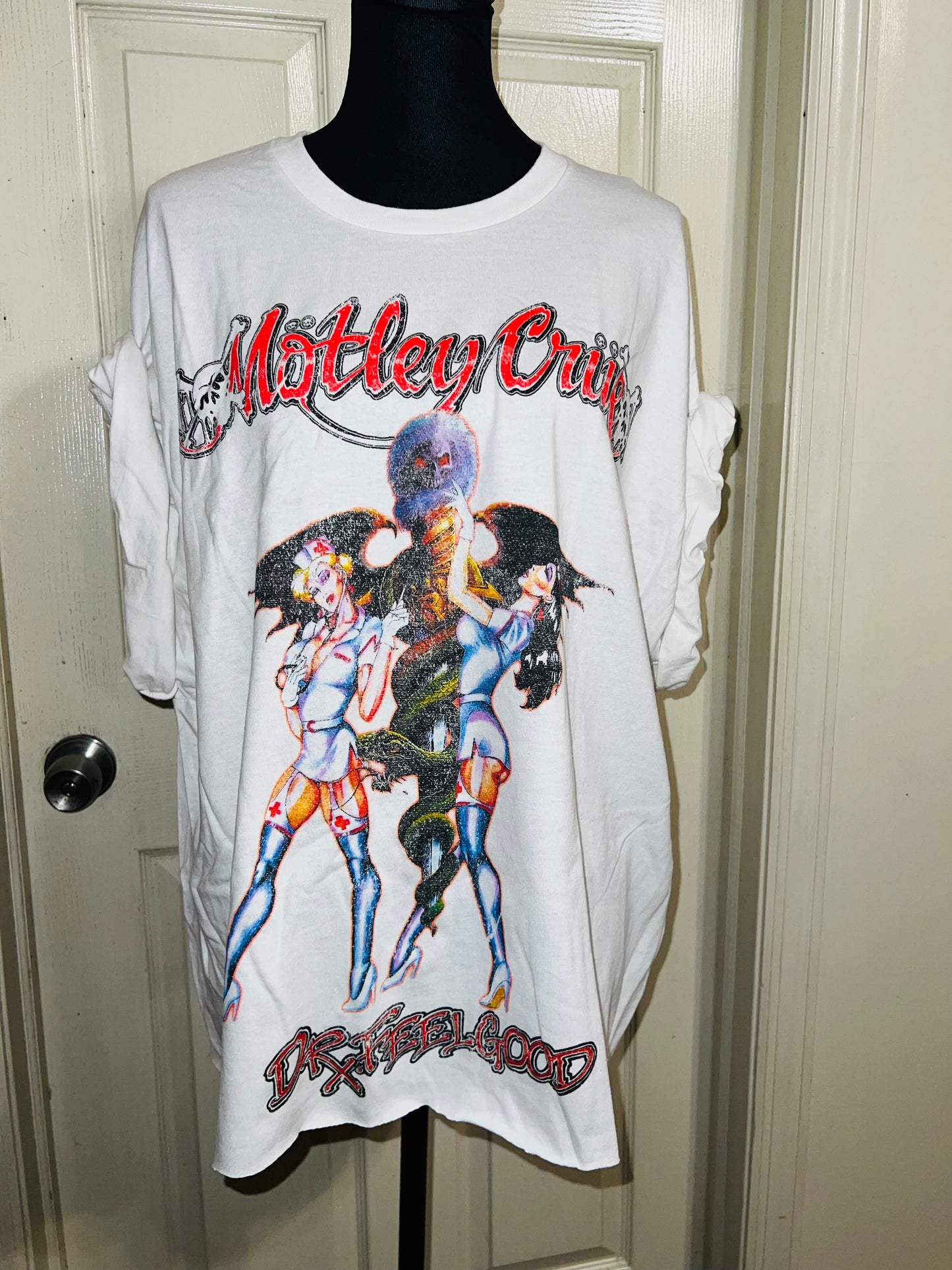 Mötley Crüe Oversized Distressed Tee