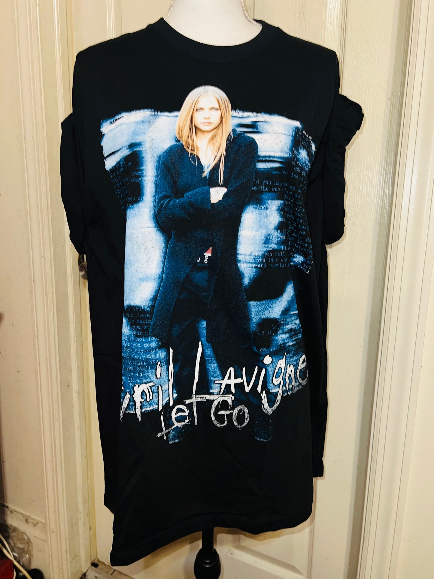 Avril Lavigne Oversized Distressed Tee