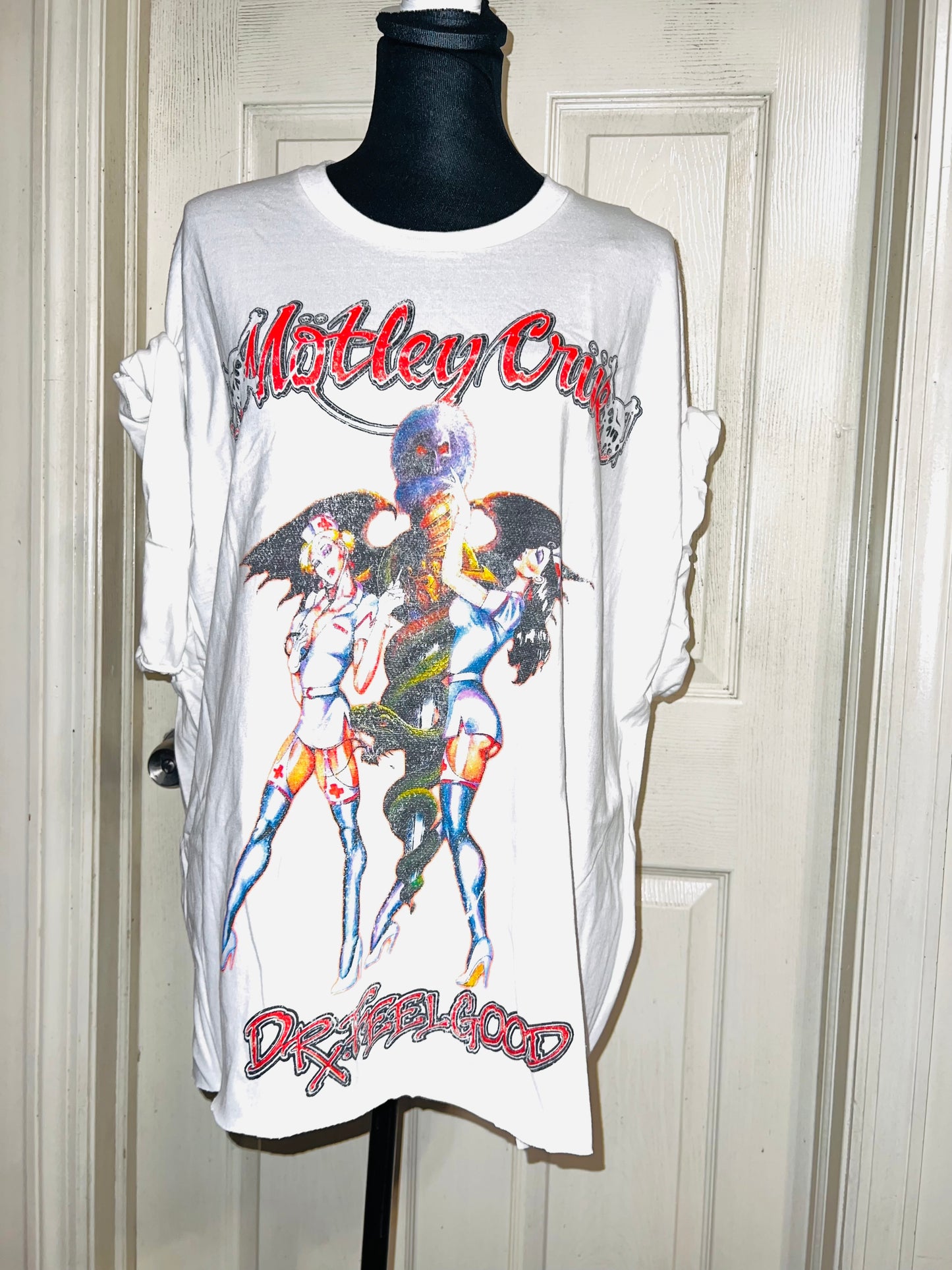 Mötley Crüe Oversized Distressed Tee