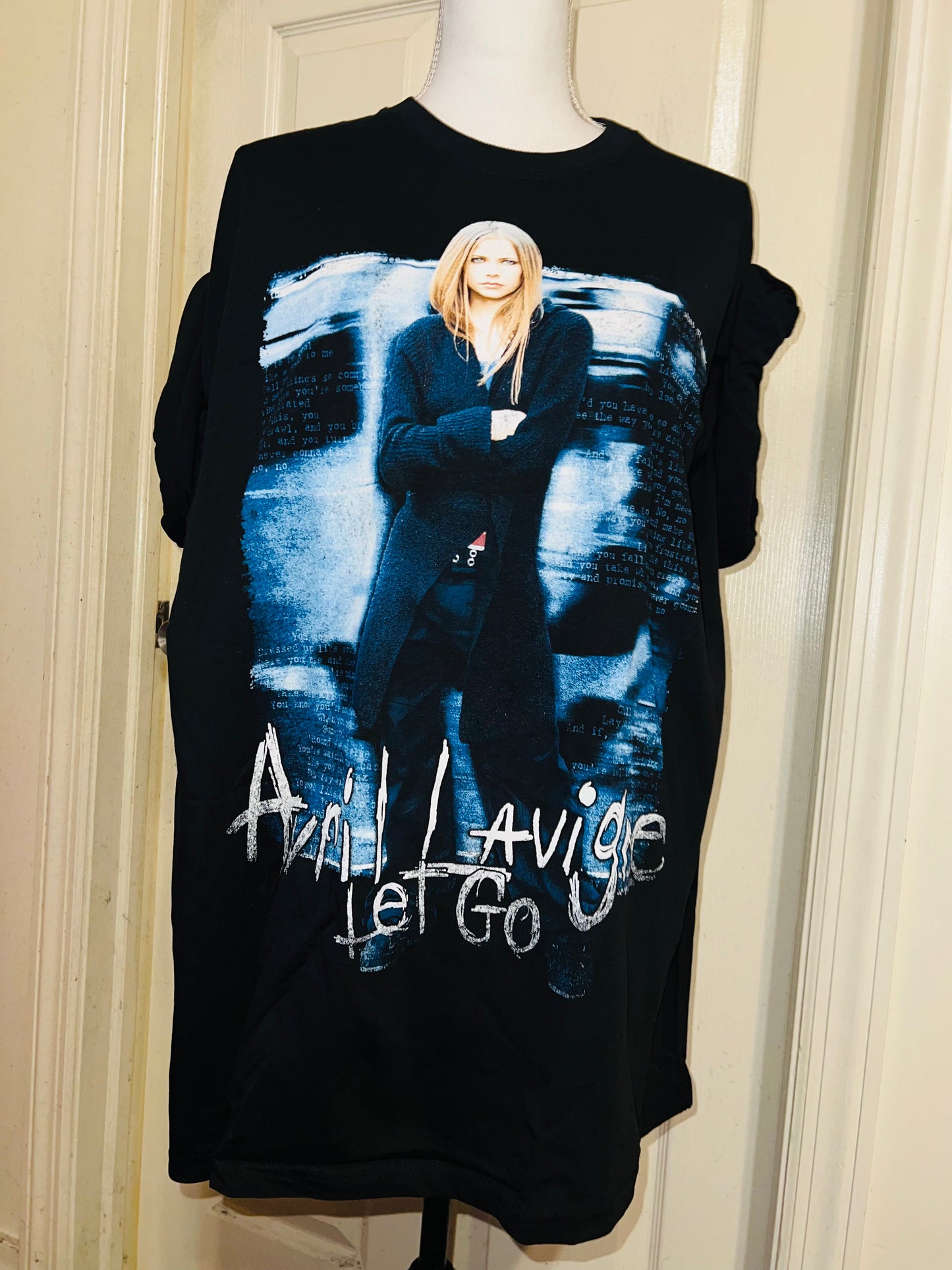 Avril Lavigne Oversized Distressed Tee