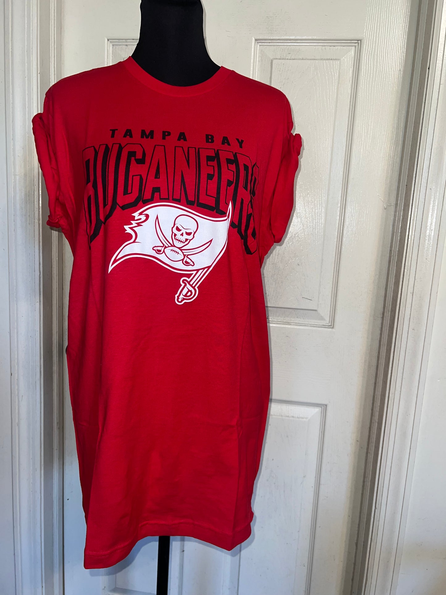 Tampa Bay Buccaneers Oversized Distressed Tee