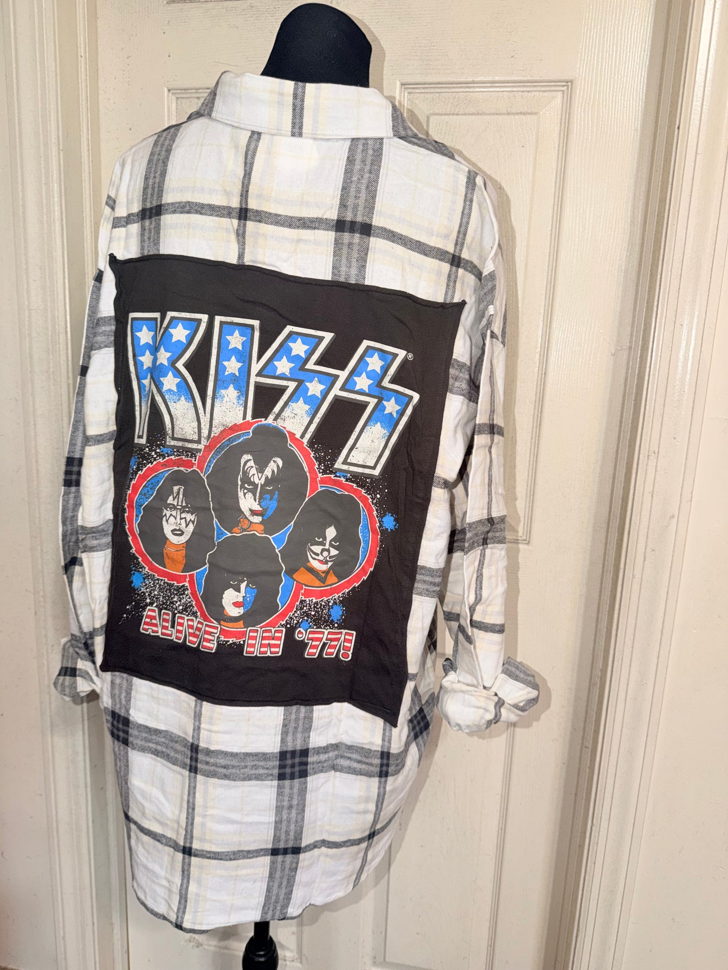 Kiss Oversized Double Sided Flannel