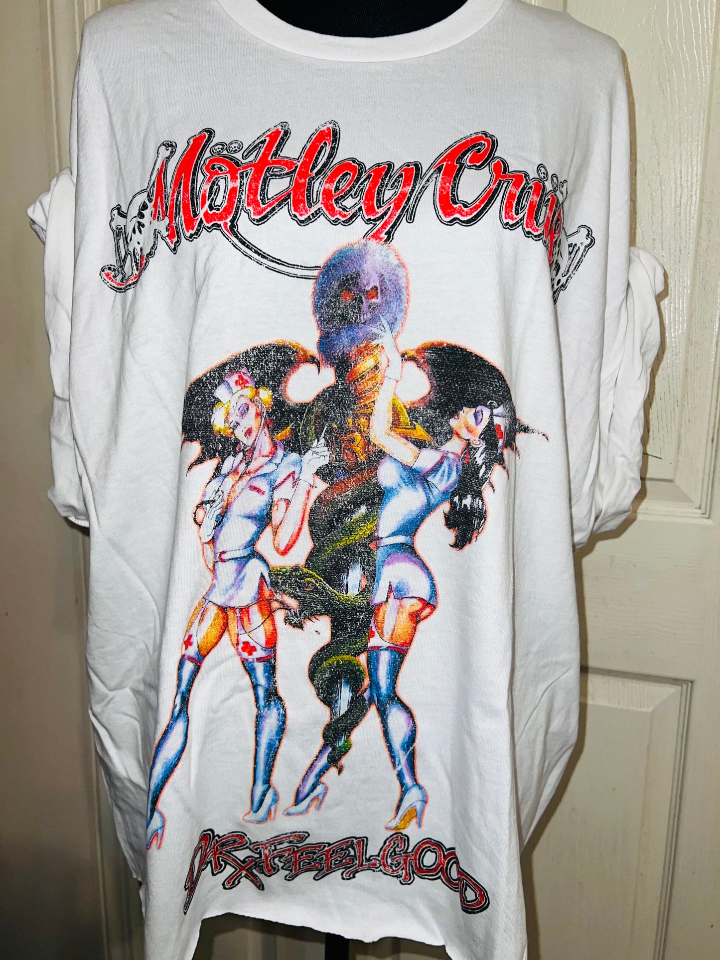 Mötley Crüe Oversized Distressed Tee