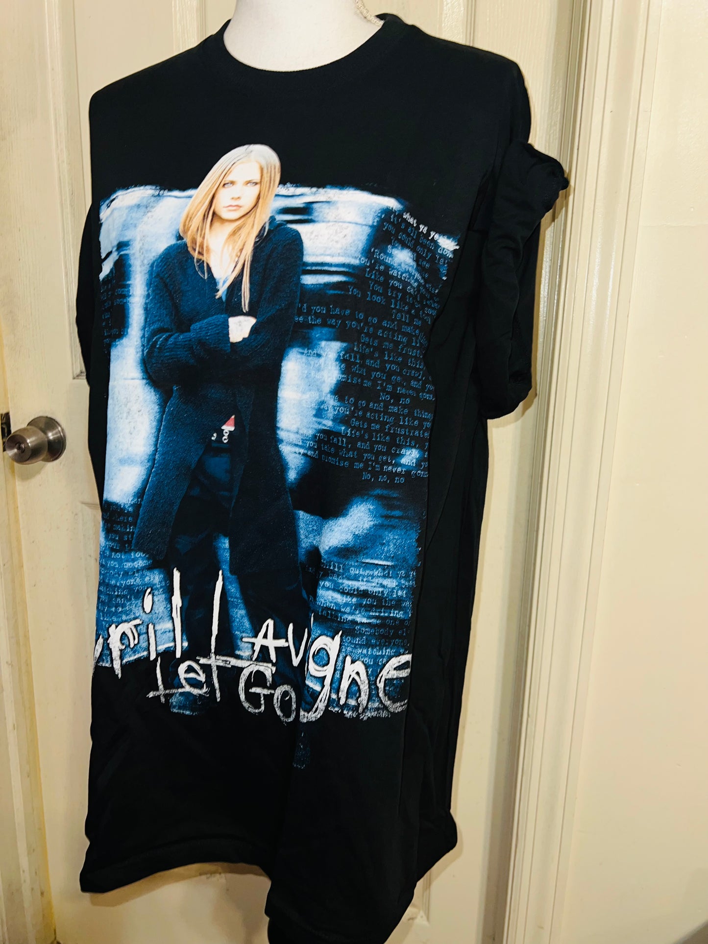 Avril Lavigne Oversized Distressed Tee