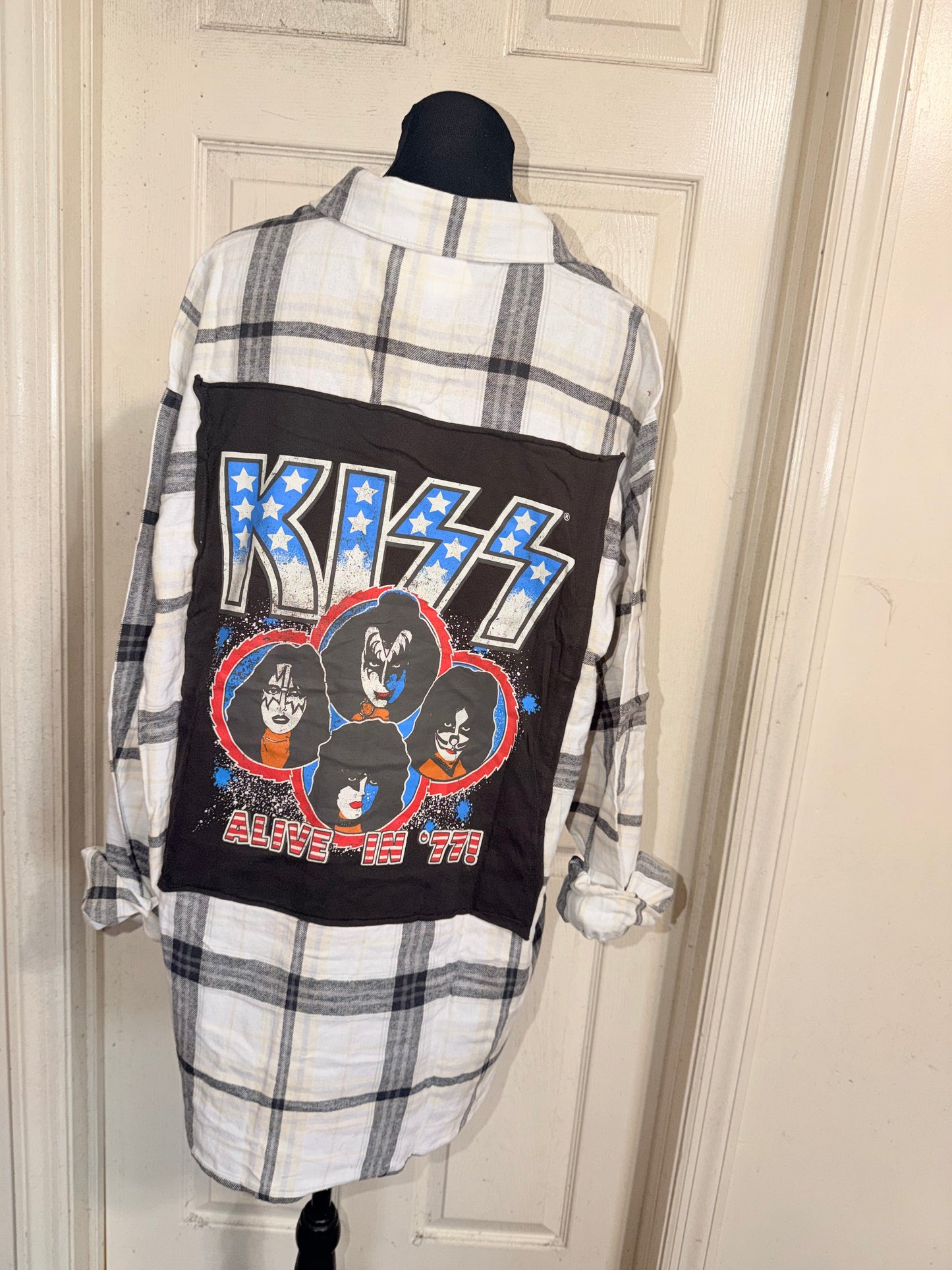 Kiss Oversized Double Sided Flannel