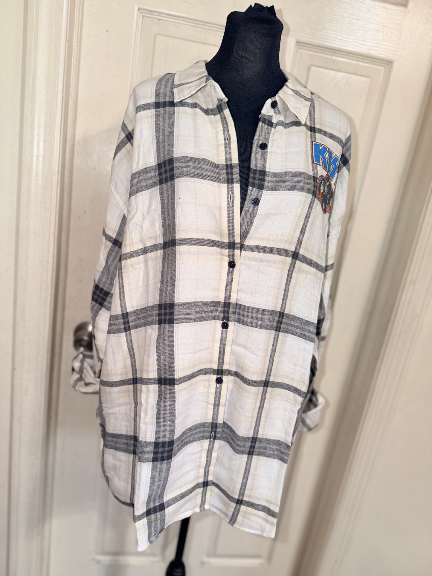 Kiss Oversized Double Sided Flannel