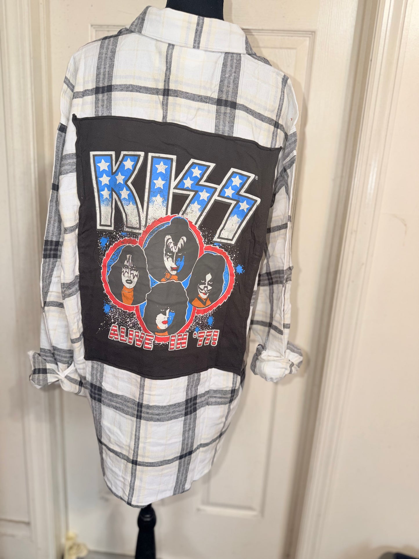 Kiss Oversized Double Sided Flannel