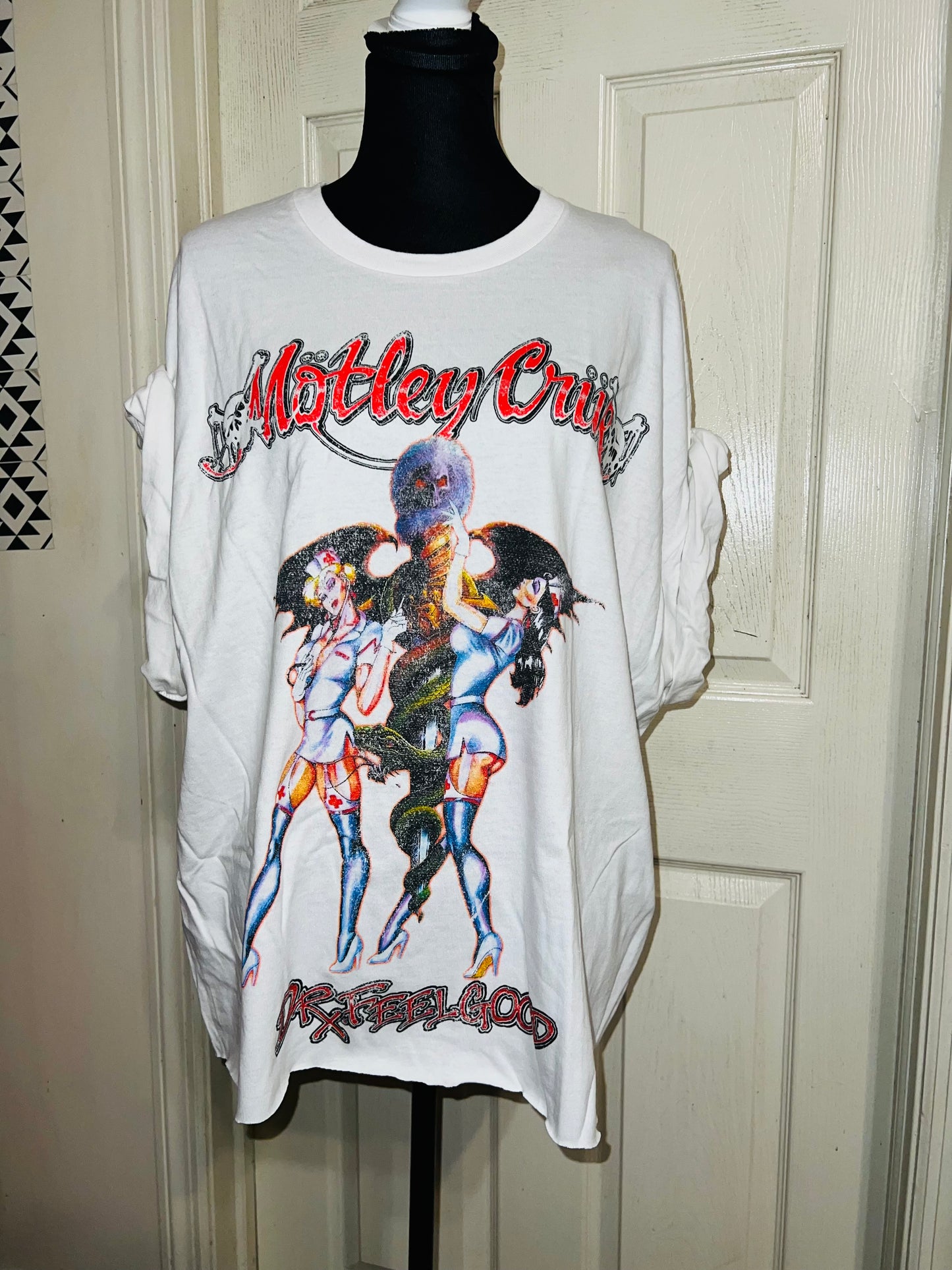 Mötley Crüe Oversized Distressed Tee