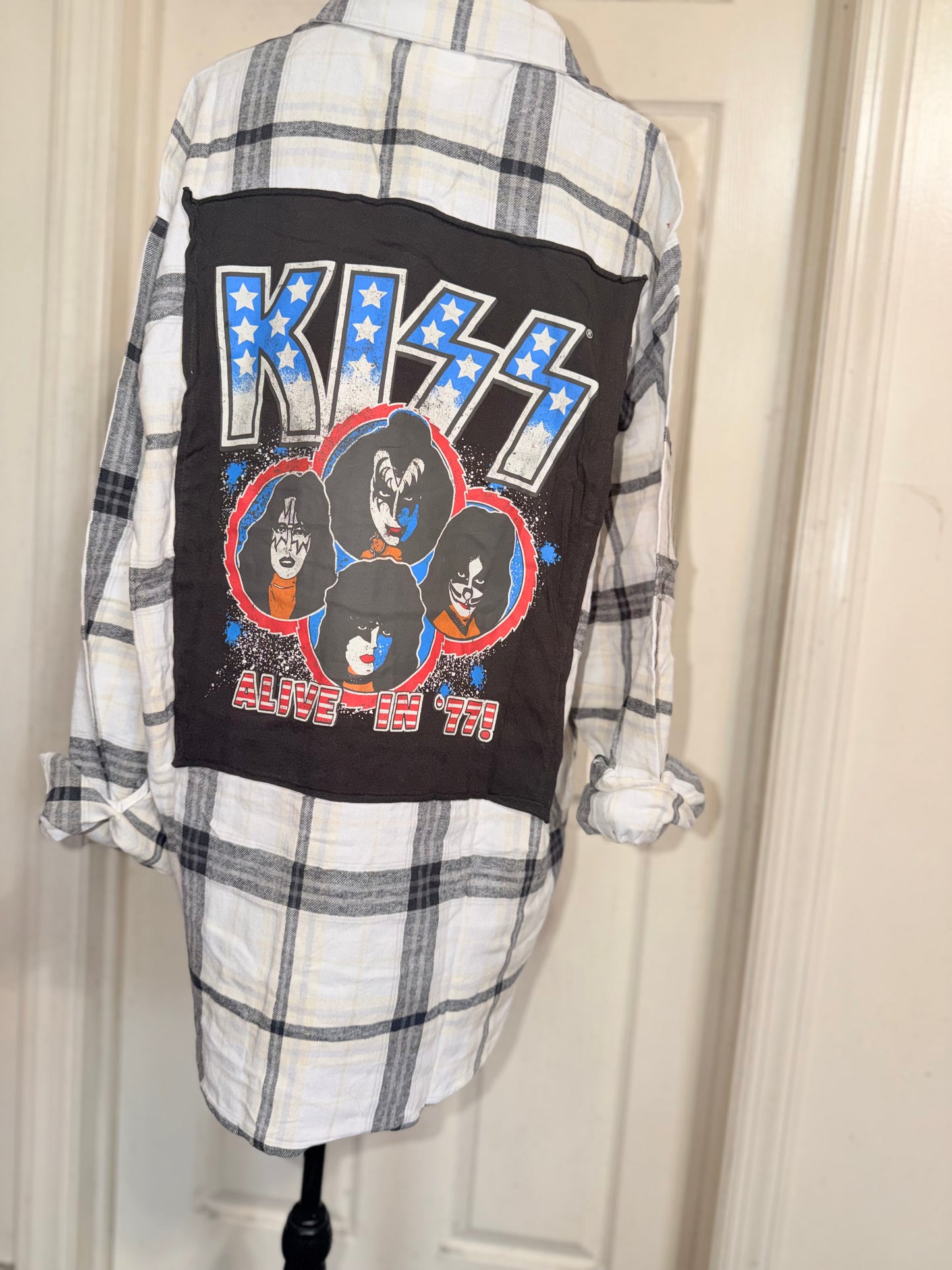 Kiss Oversized Double Sided Flannel