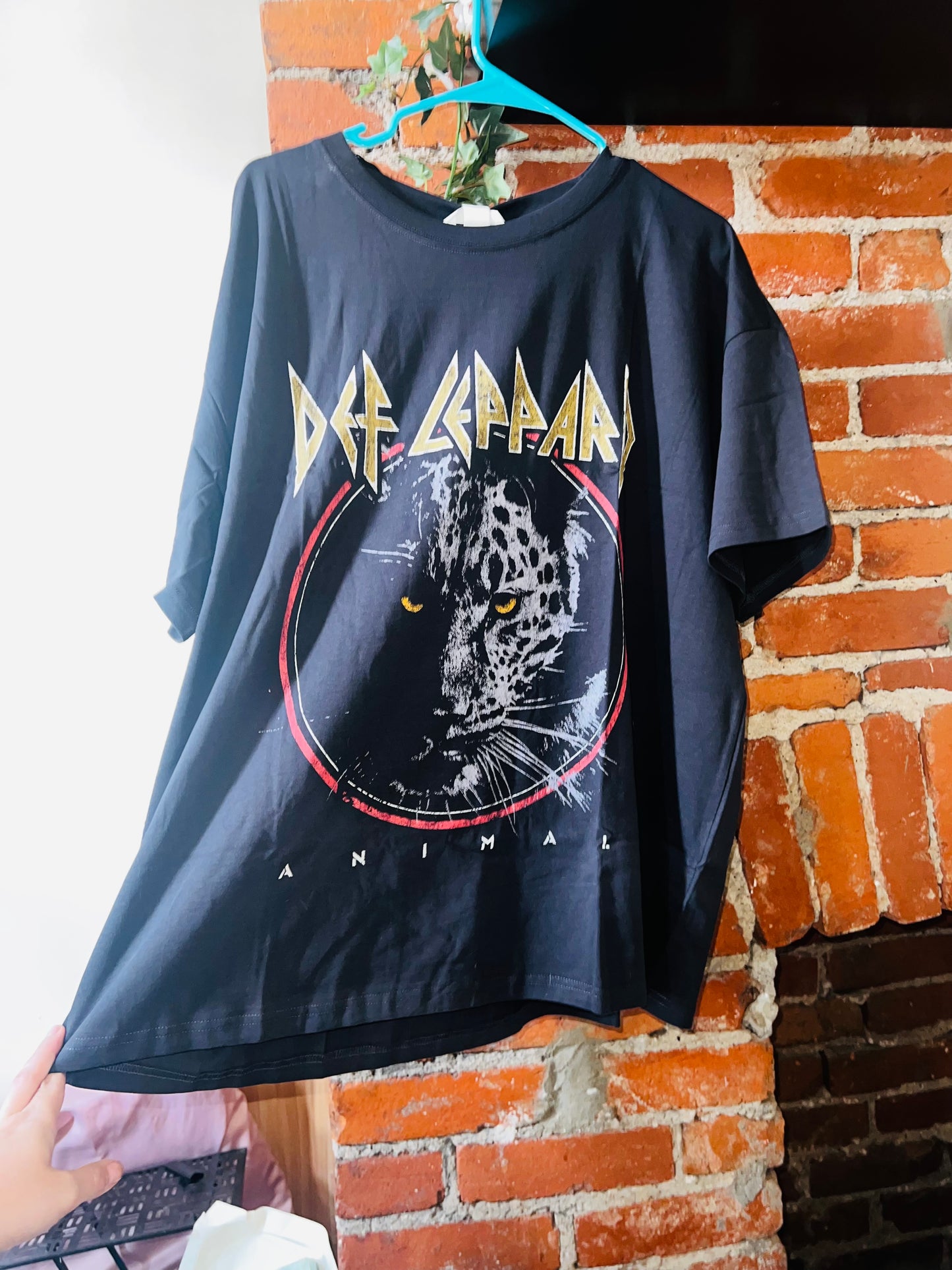 Def Leppard Animal Oversized Tee