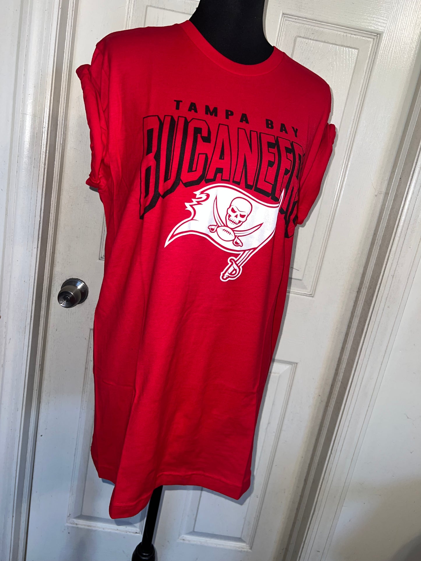 Tampa Bay Buccaneers Oversized Distressed Tee