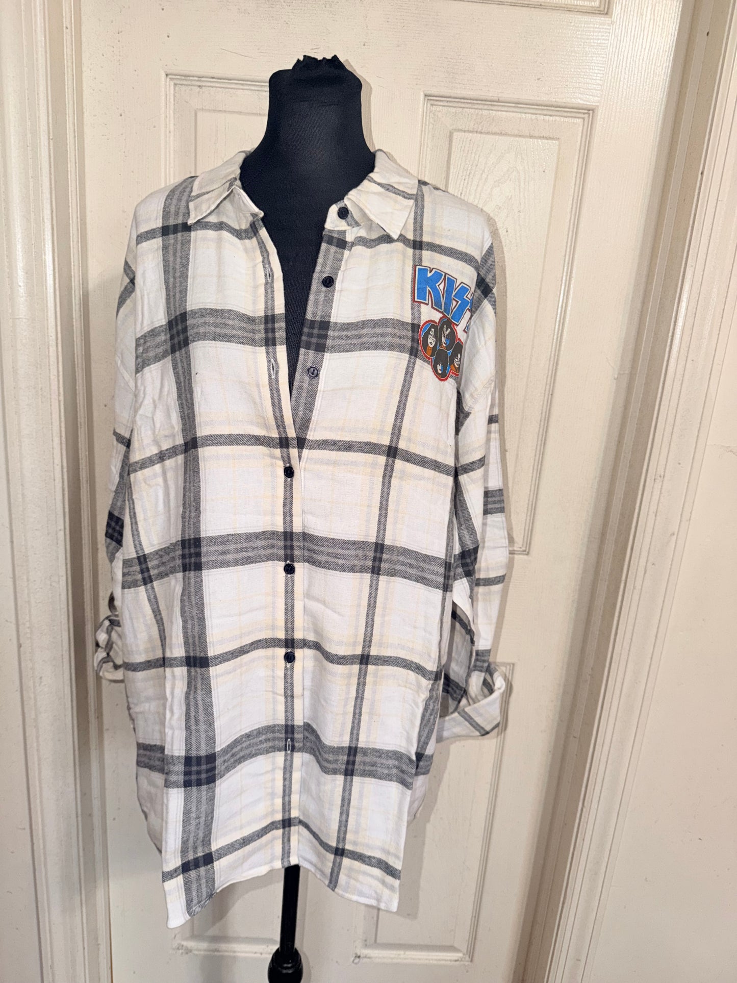 Kiss Oversized Double Sided Flannel