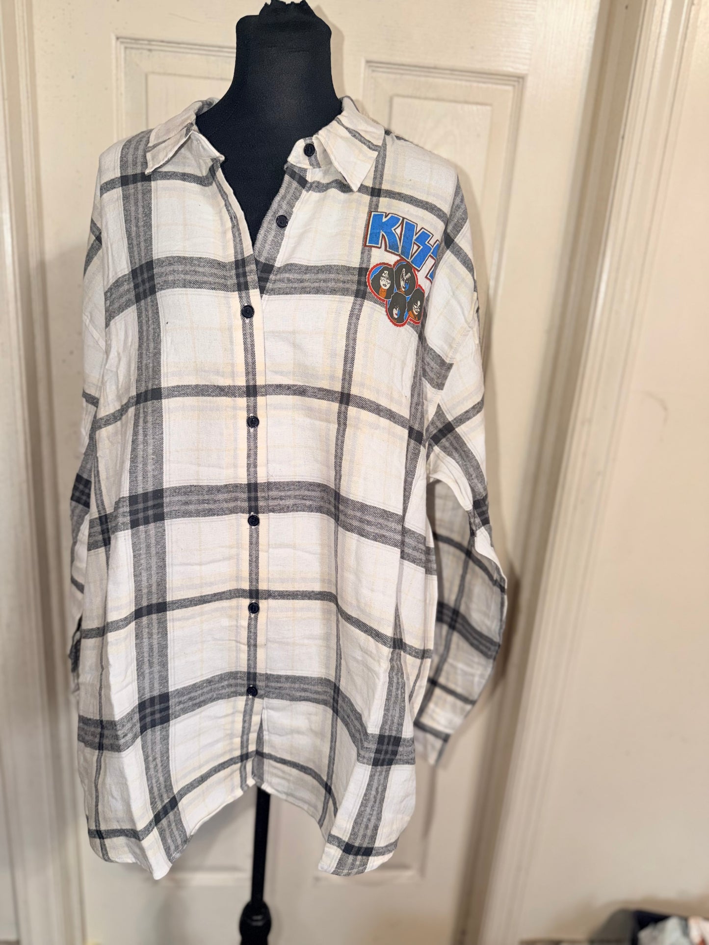 Kiss Oversized Double Sided Flannel