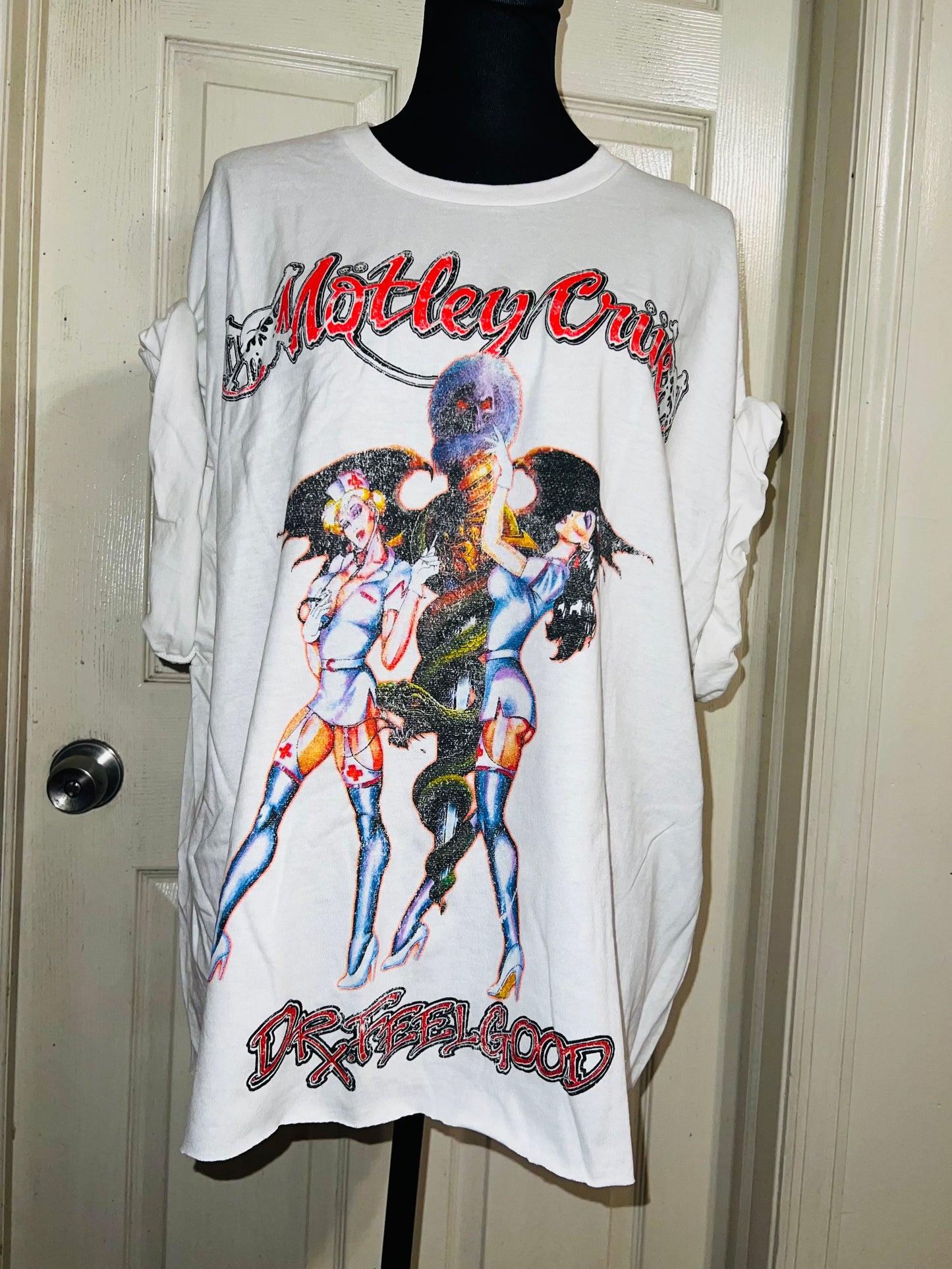 Mötley Crüe Oversized Distressed Tee