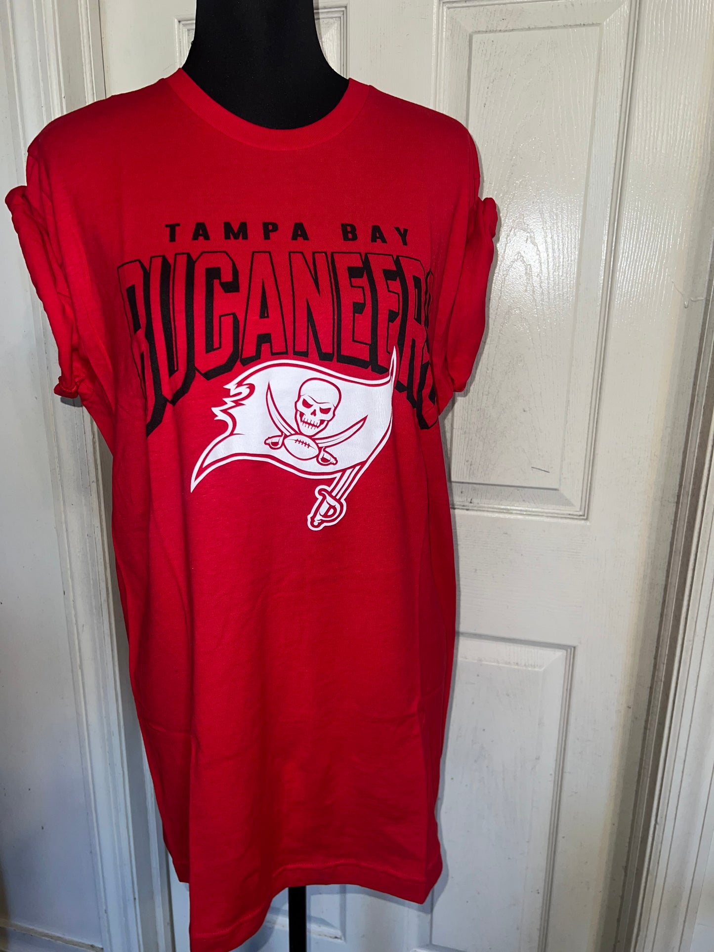 Tampa Bay Buccaneers Oversized Distressed Tee