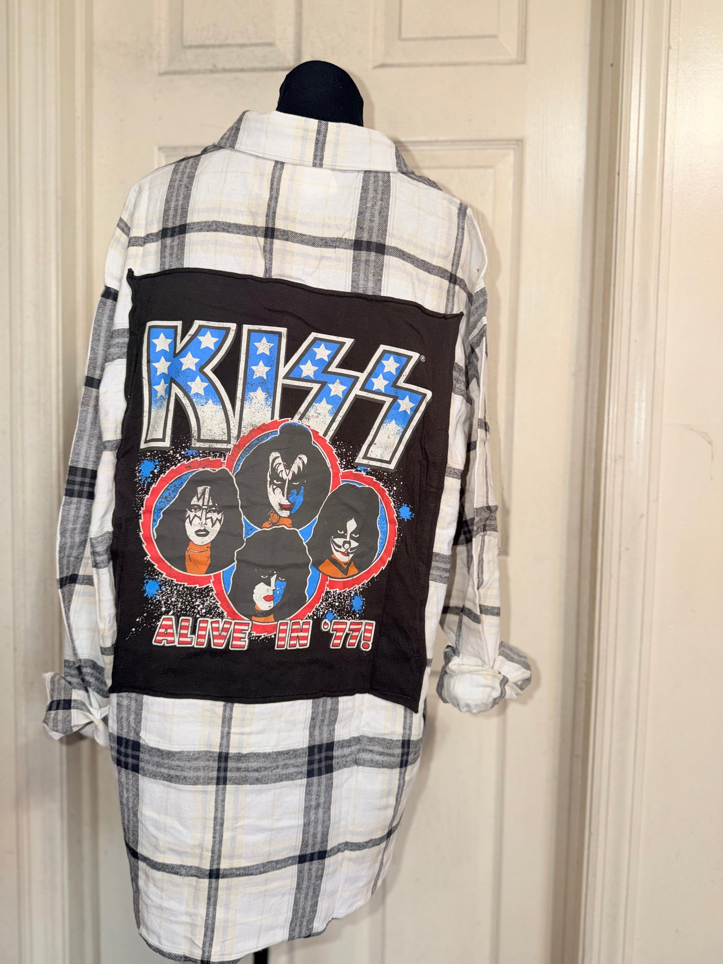 Kiss Oversized Double Sided Flannel