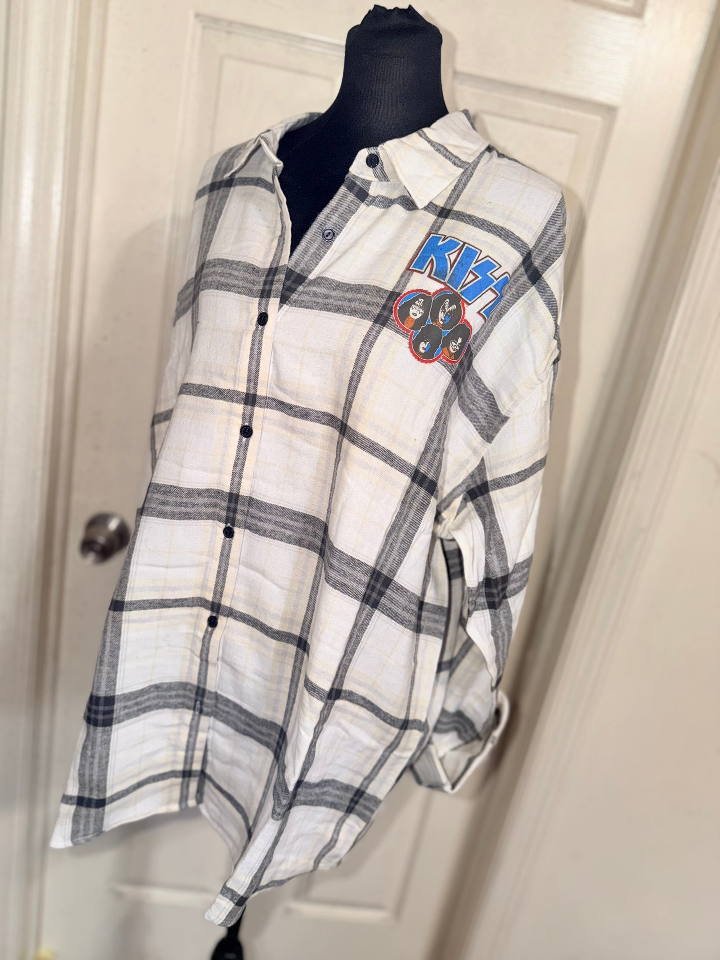 Kiss Oversized Double Sided Flannel
