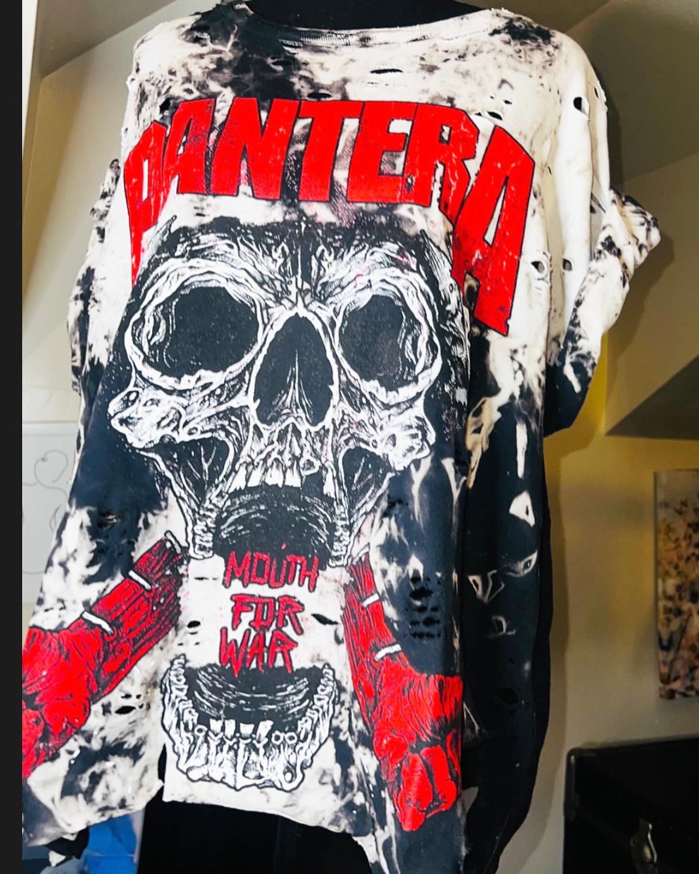 Pantera Oversized Distressed Tee