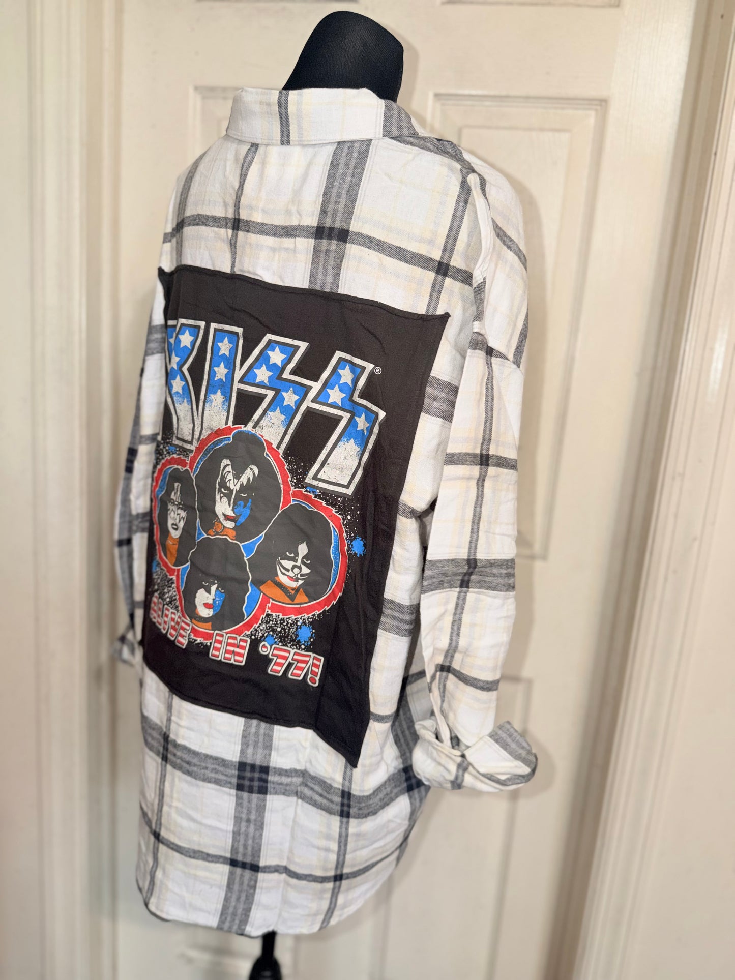 Kiss Oversized Double Sided Flannel