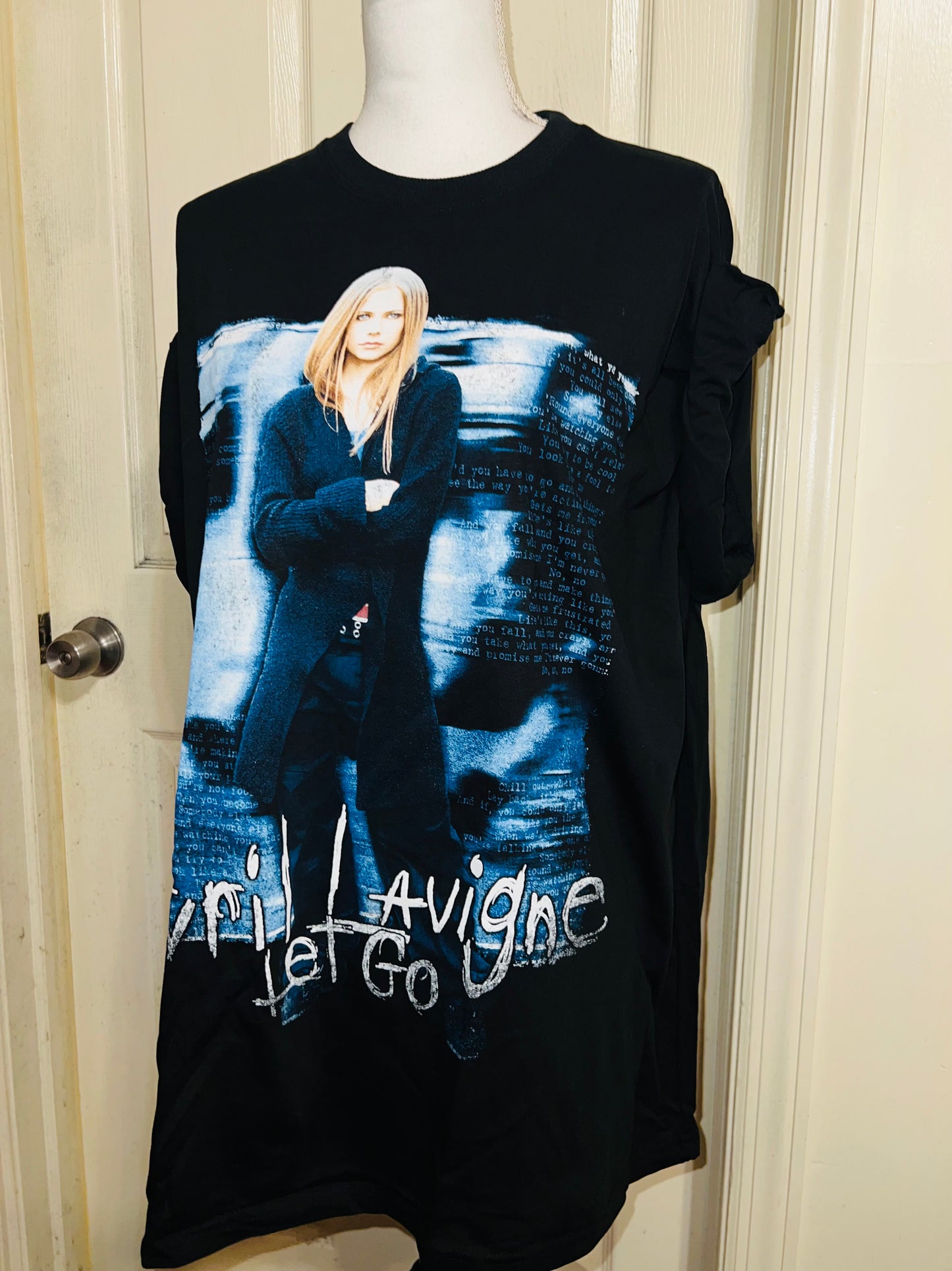 Avril Lavigne Oversized Distressed Tee