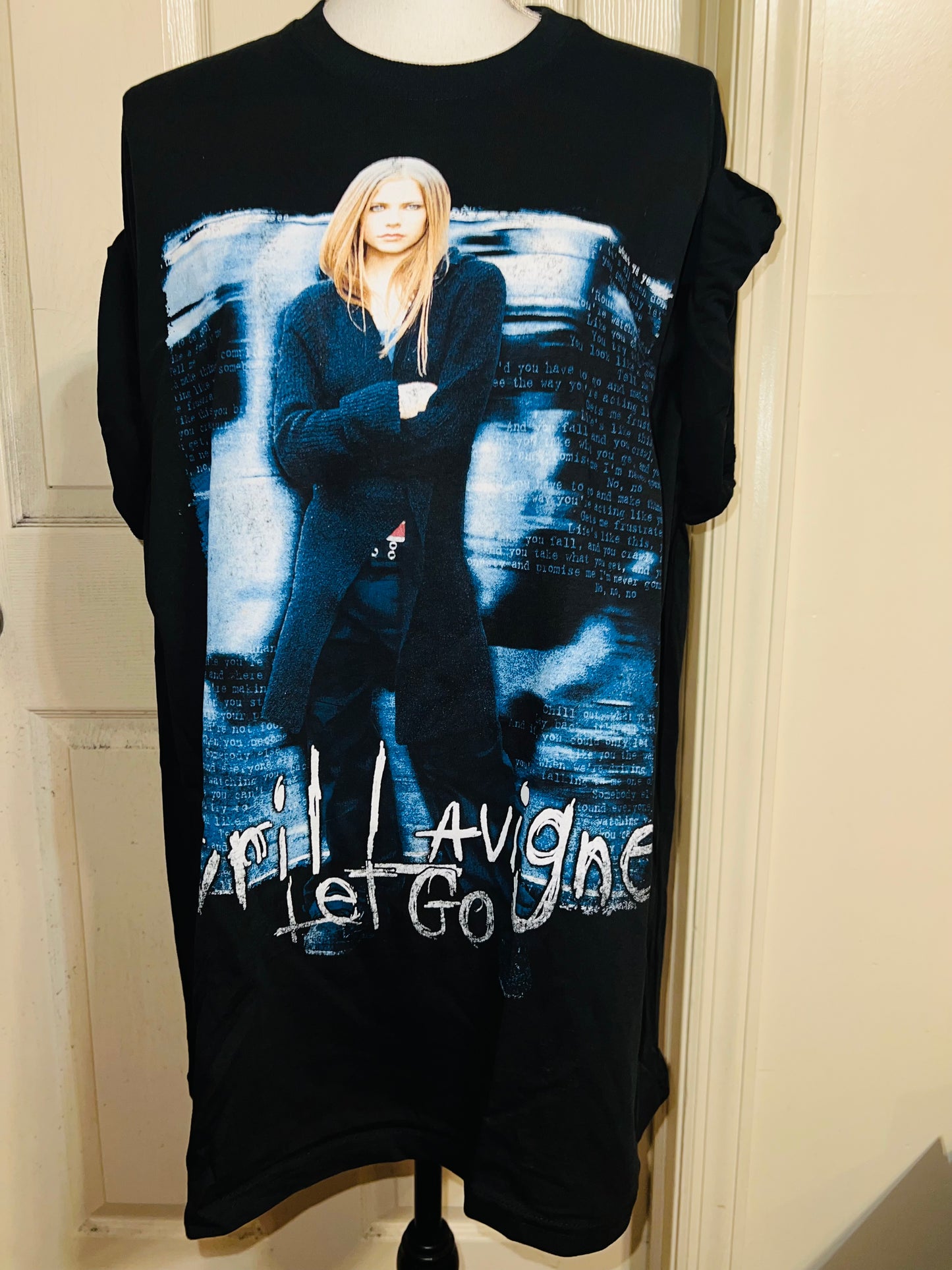 Avril Lavigne Oversized Distressed Tee