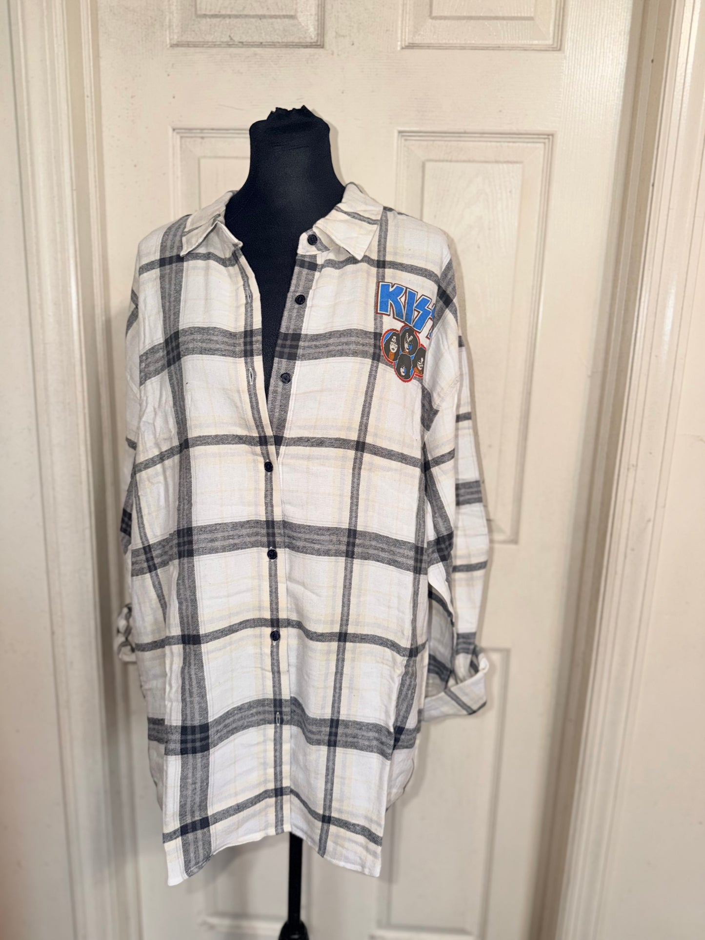 Kiss Oversized Double Sided Flannel