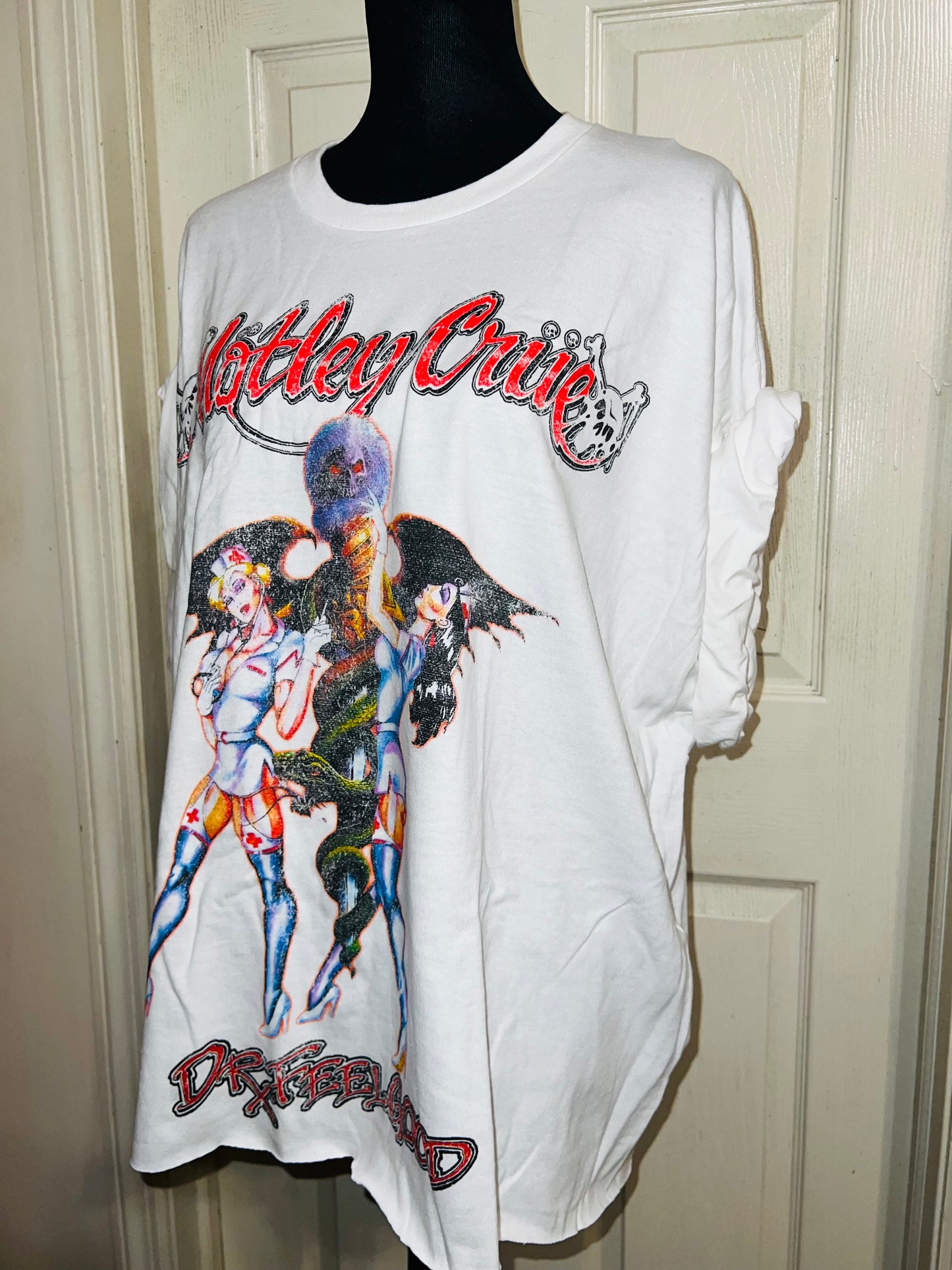 Mötley Crüe Oversized Distressed Tee