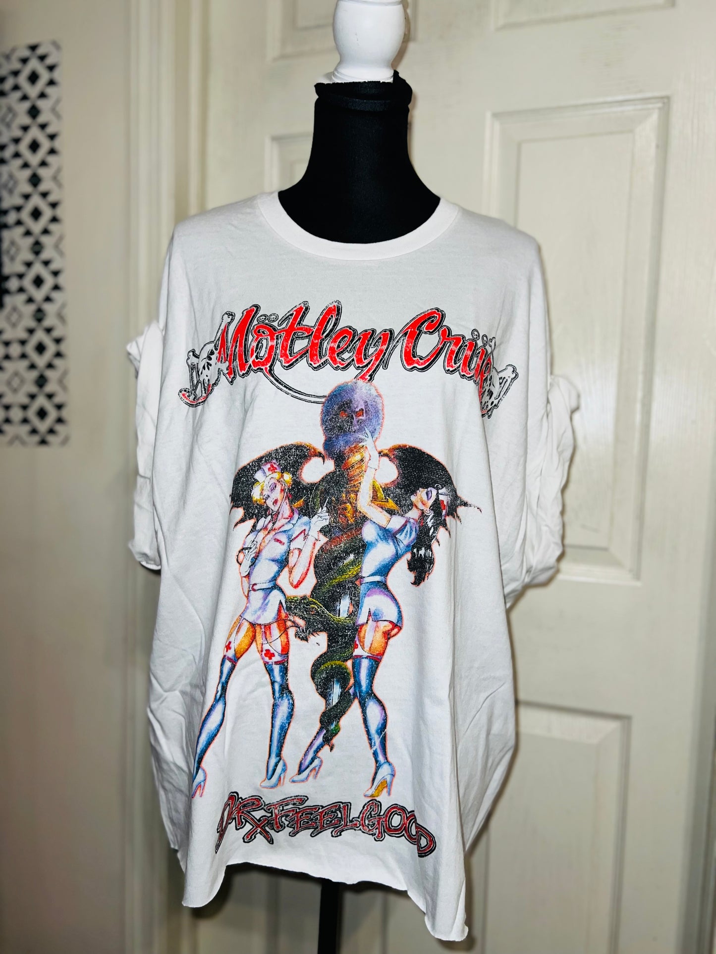 Mötley Crüe Oversized Distressed Tee