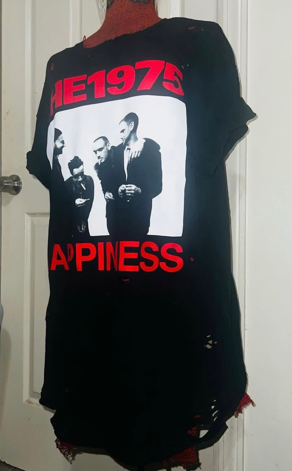 The 1975 Oversized Distressed Tee