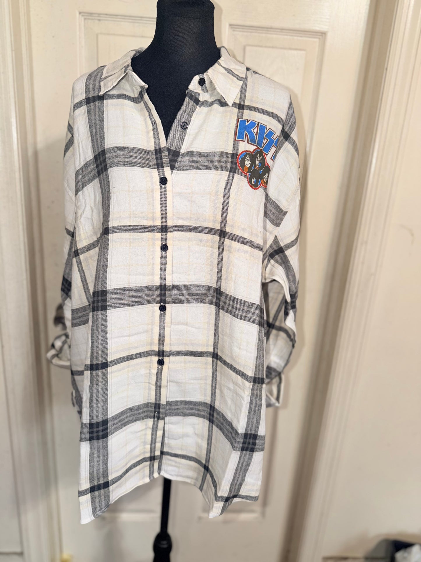 Kiss Oversized Double Sided Flannel