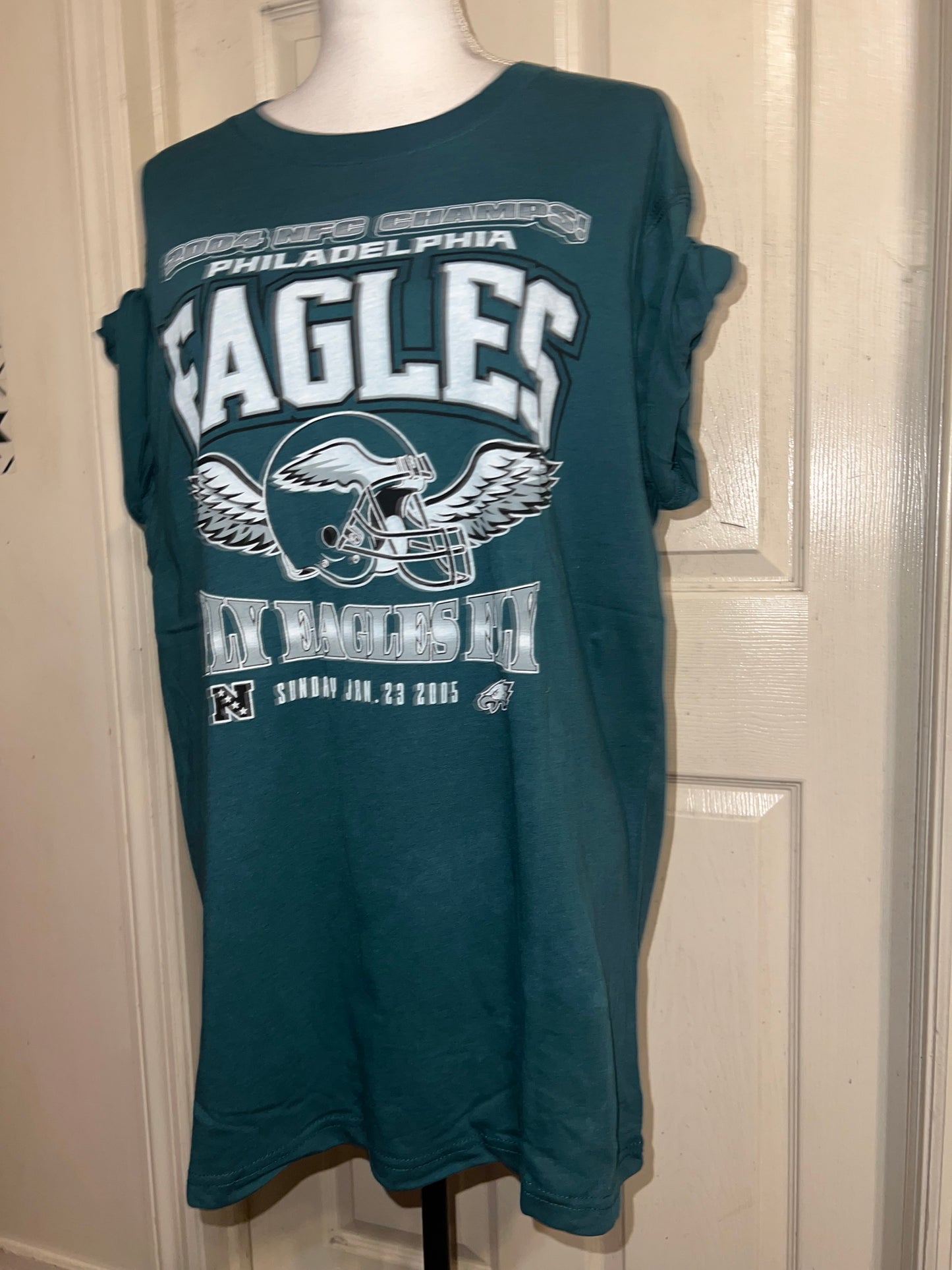 Philadelphia Eagles Oversized Distressed Tee