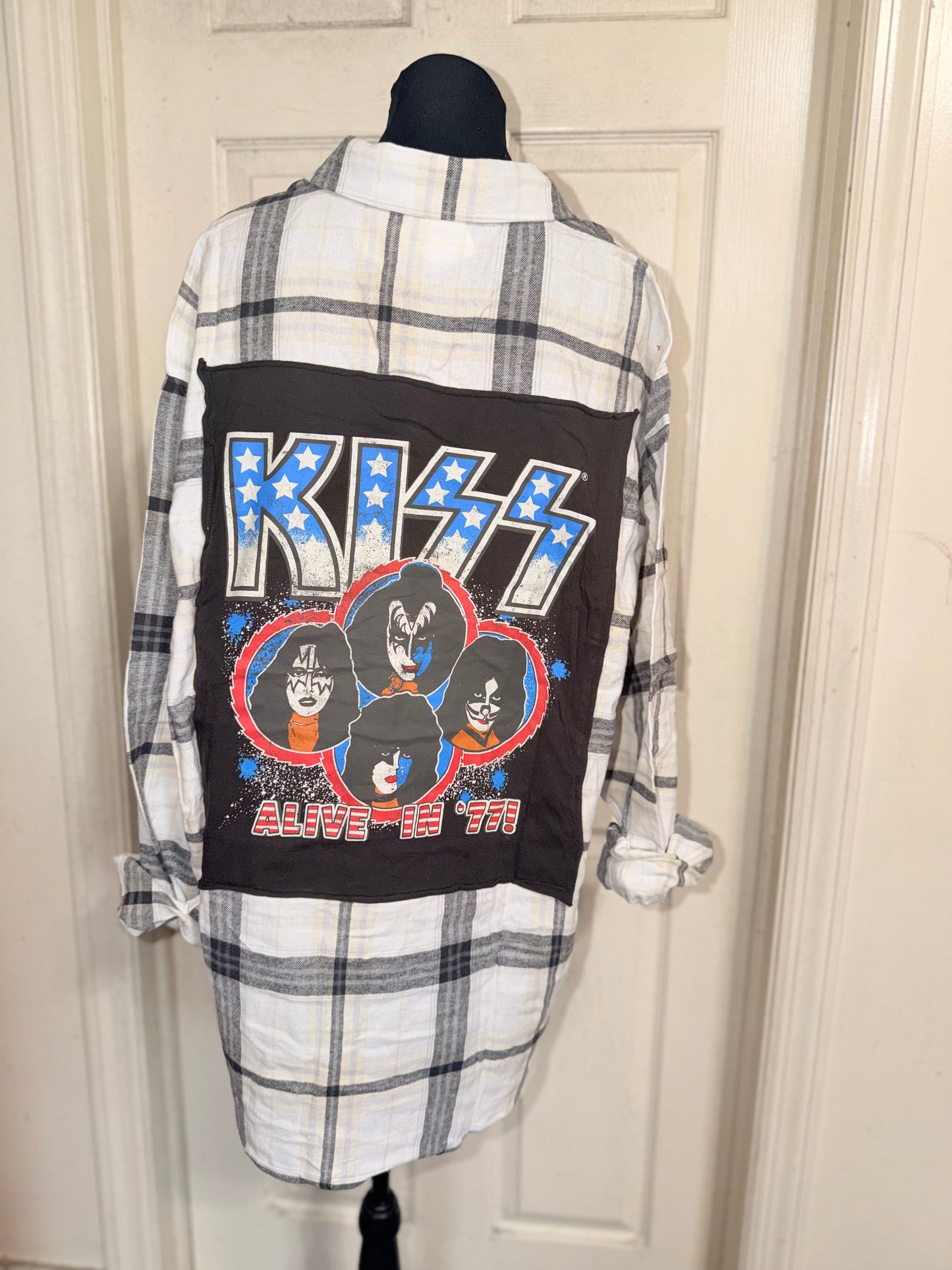 Kiss Oversized Double Sided Flannel