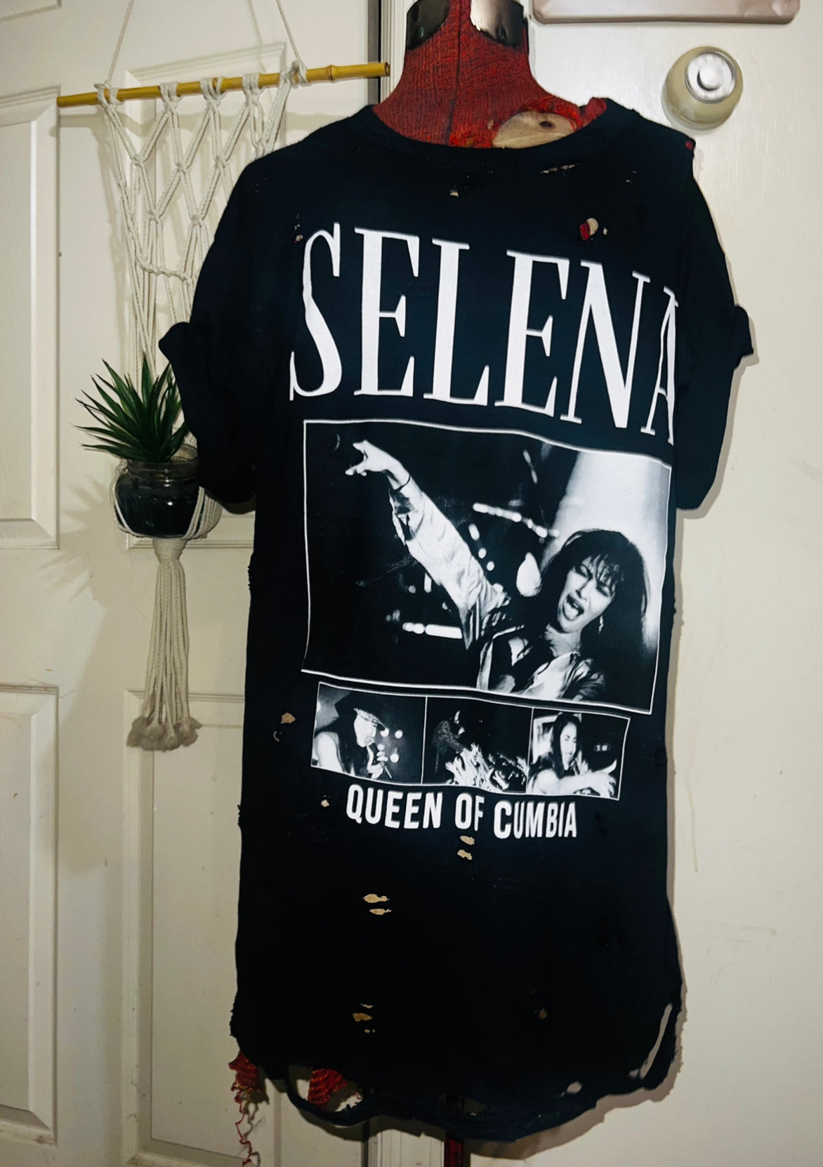 Selena Oversized Distressed Tee