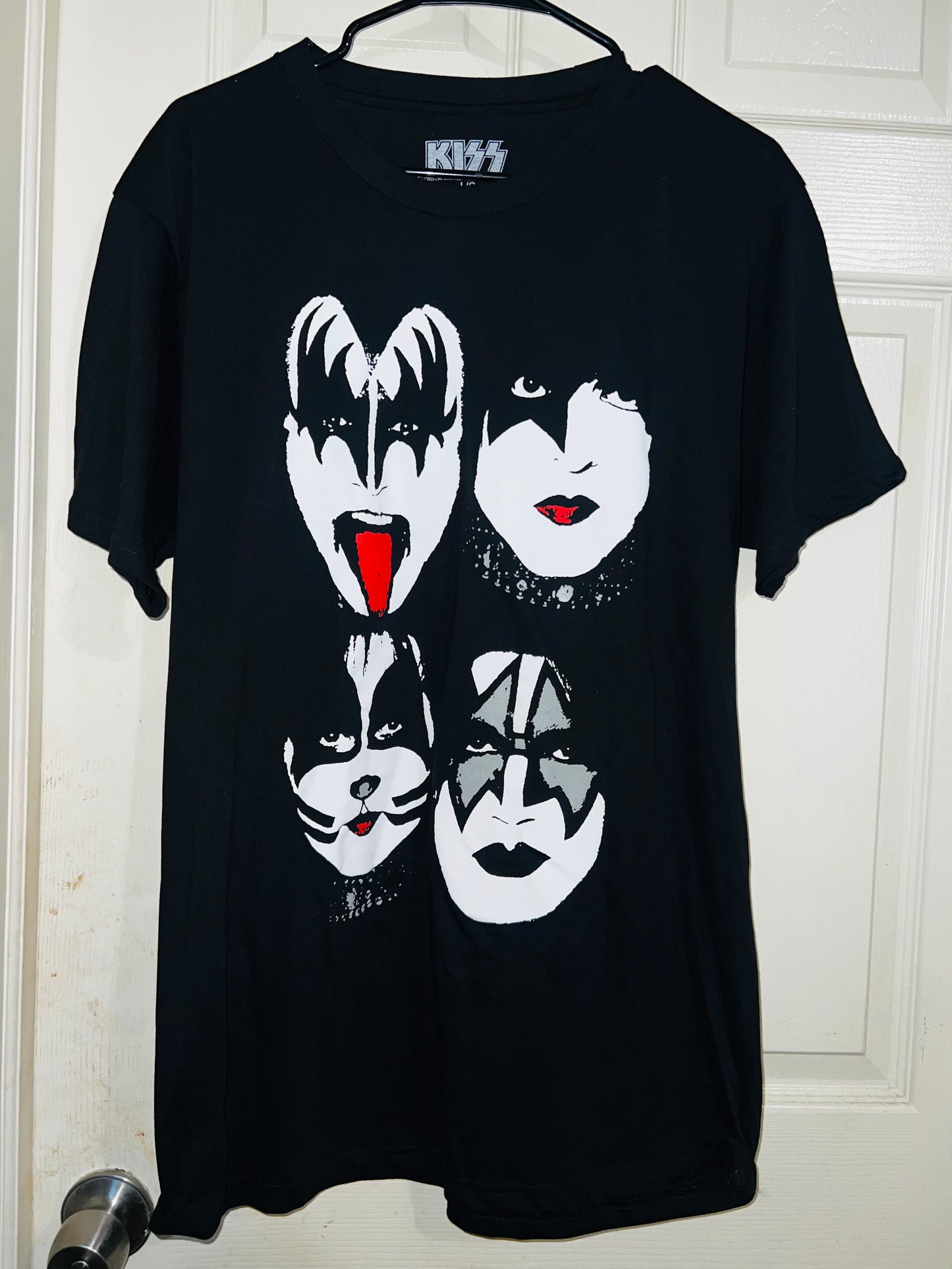 Kiss Oversized Distressed Tee