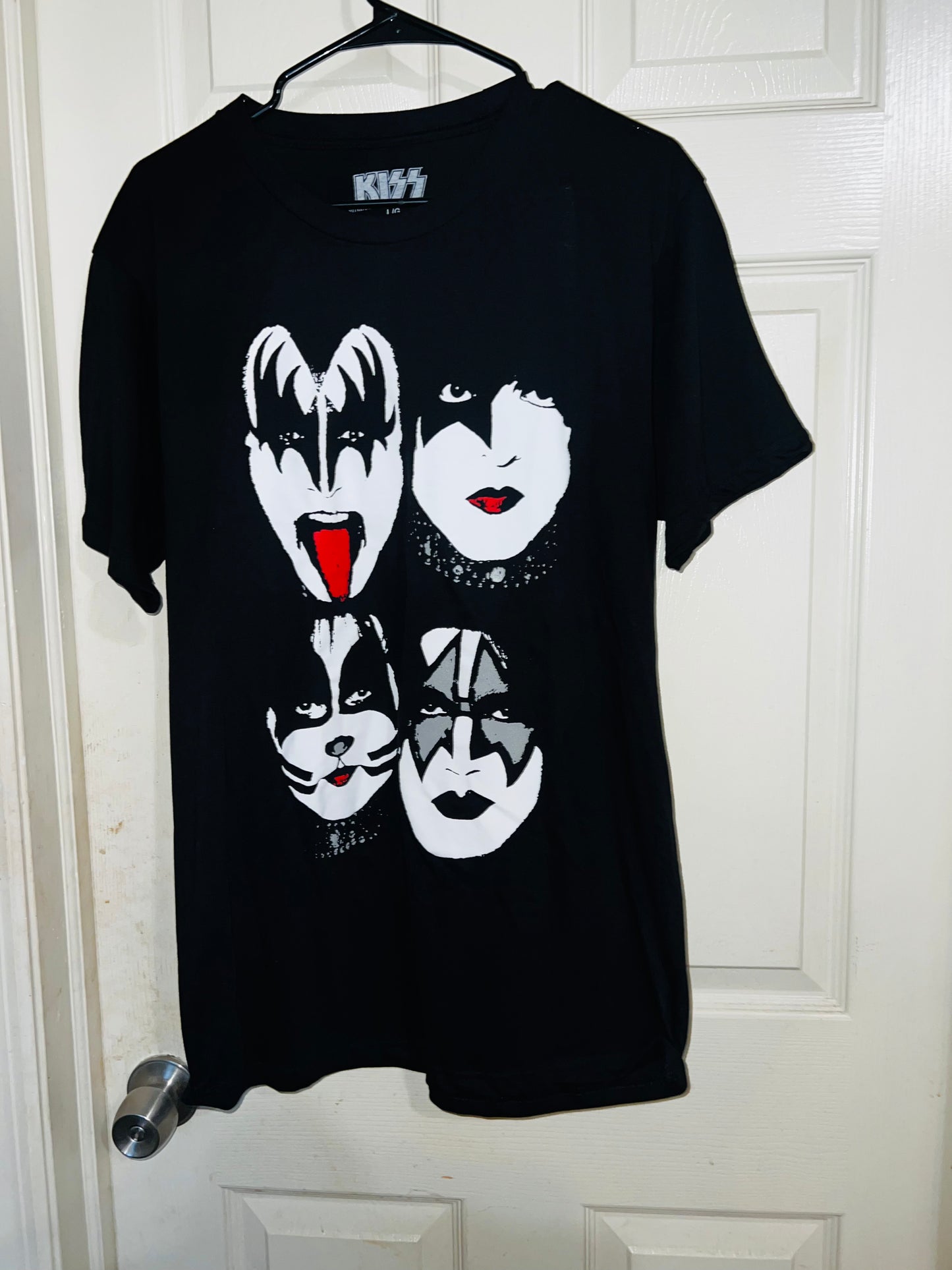 Kiss Oversized Distressed Tee