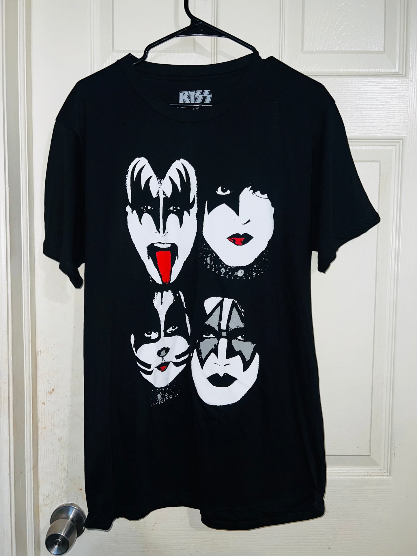 Kiss Oversized Distressed Tee