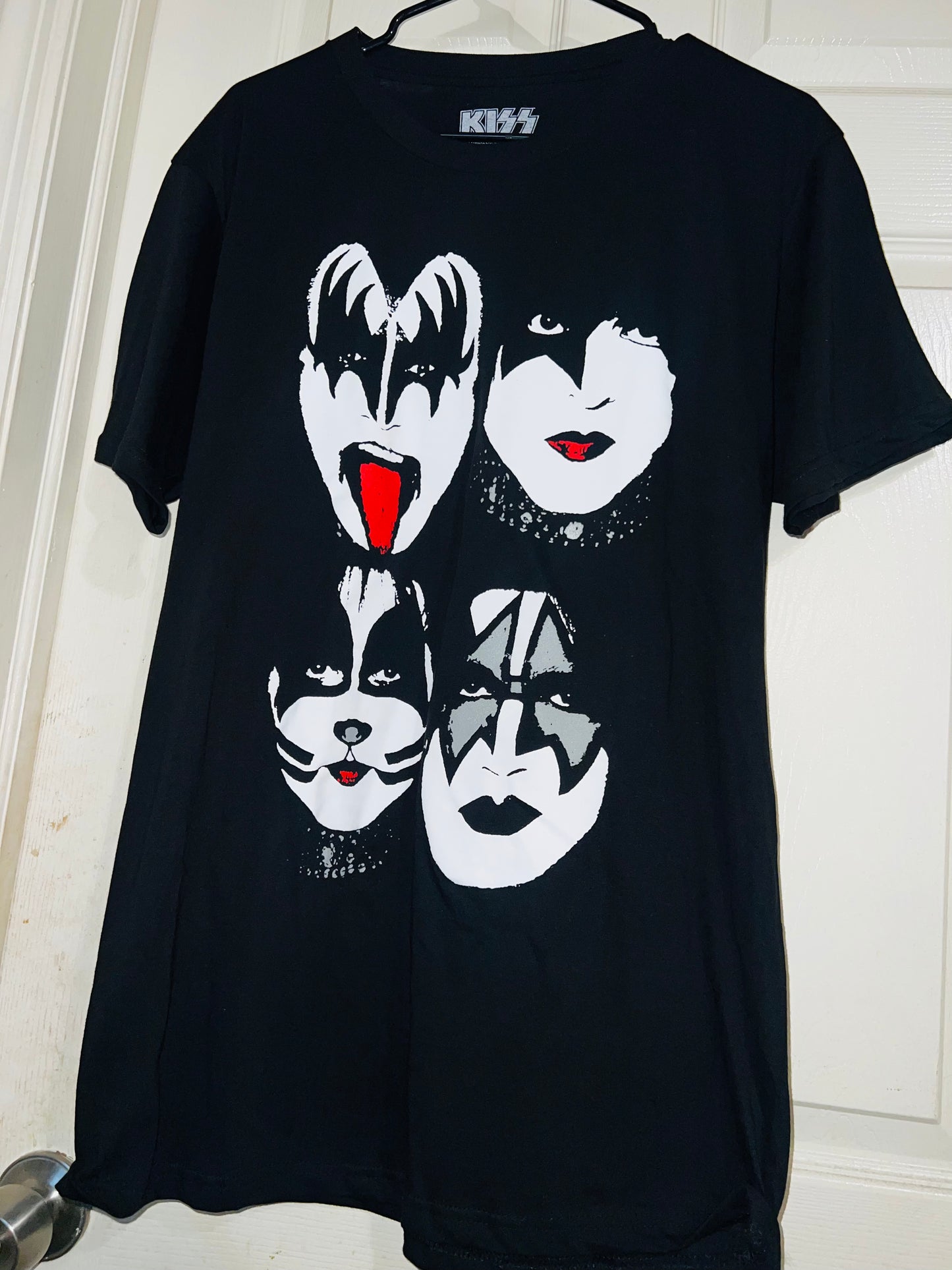 Kiss Oversized Distressed Tee