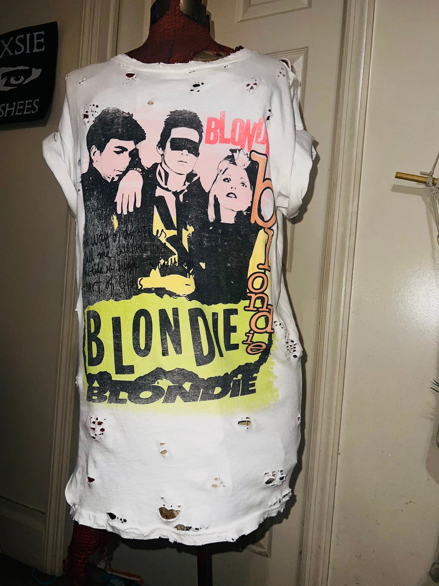 Blondie Oversized Distressed Tee