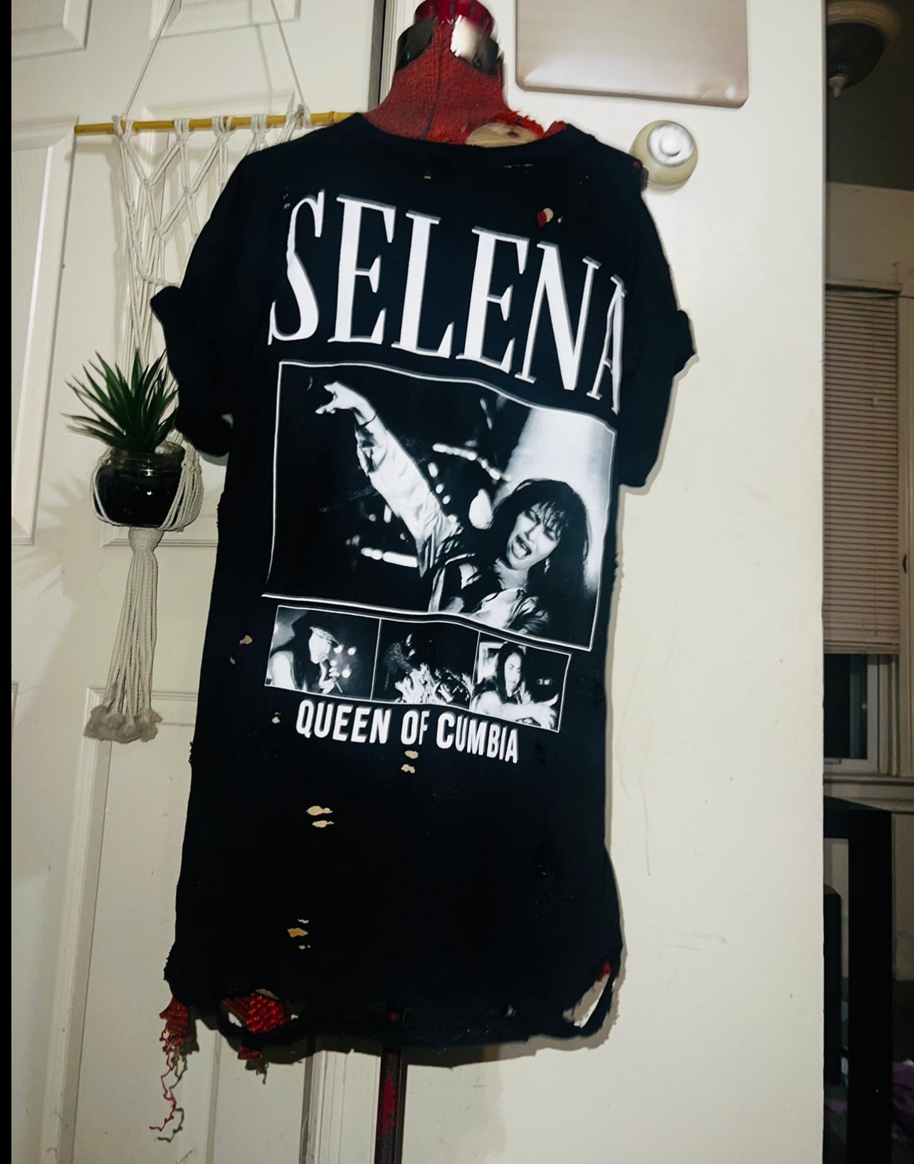 Selena Oversized Distressed Tee