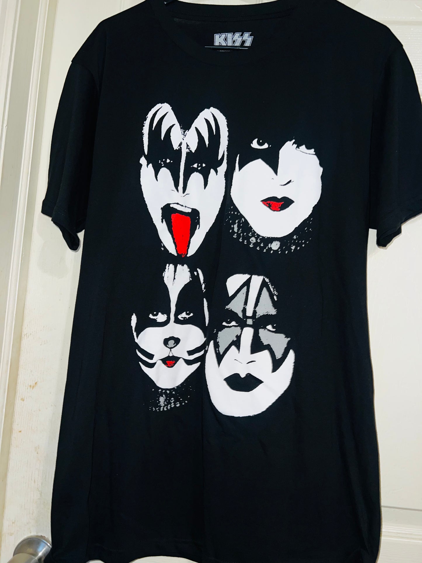 Kiss Oversized Distressed Tee