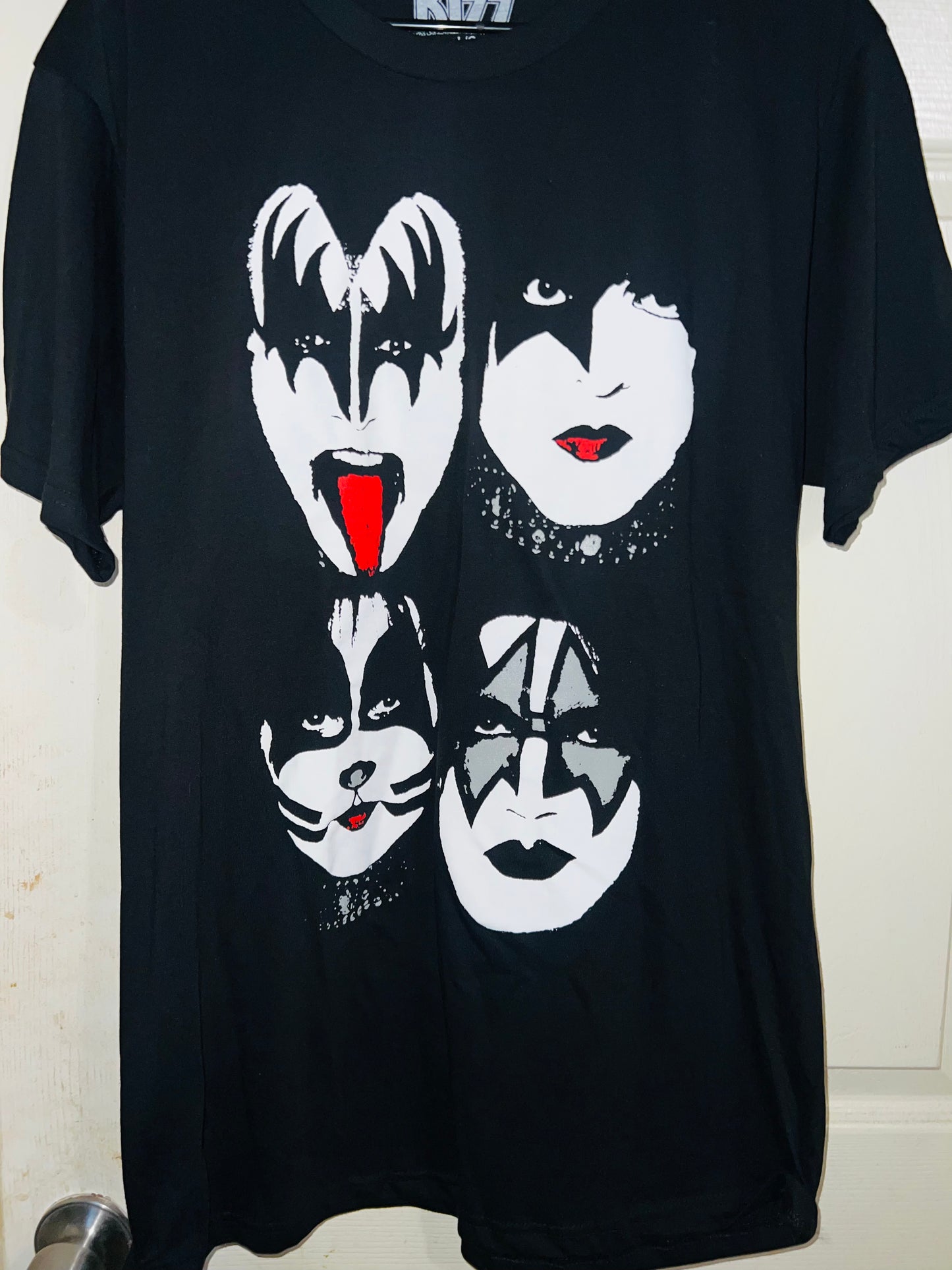 Kiss Oversized Distressed Tee