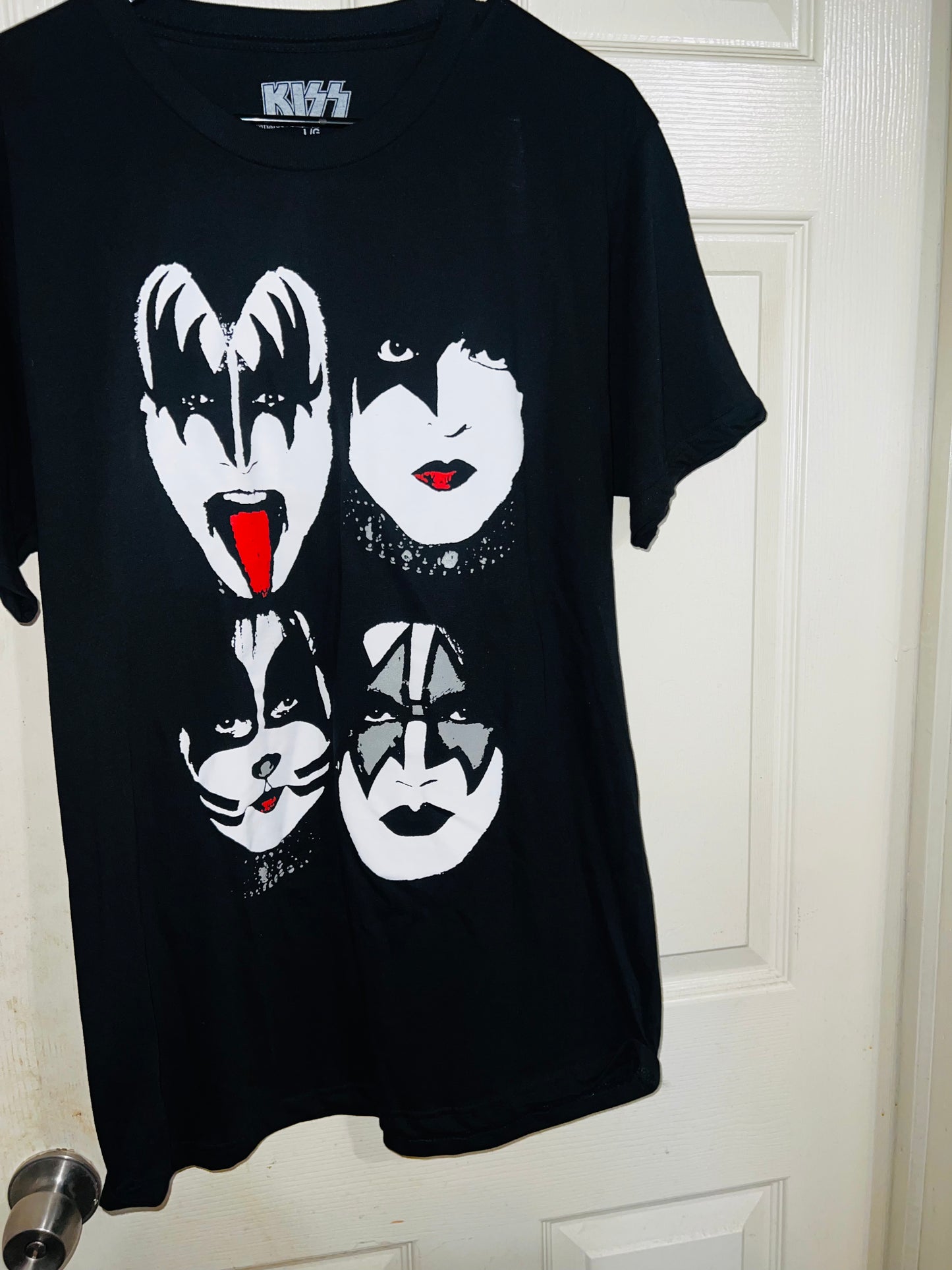 Kiss Oversized Distressed Tee