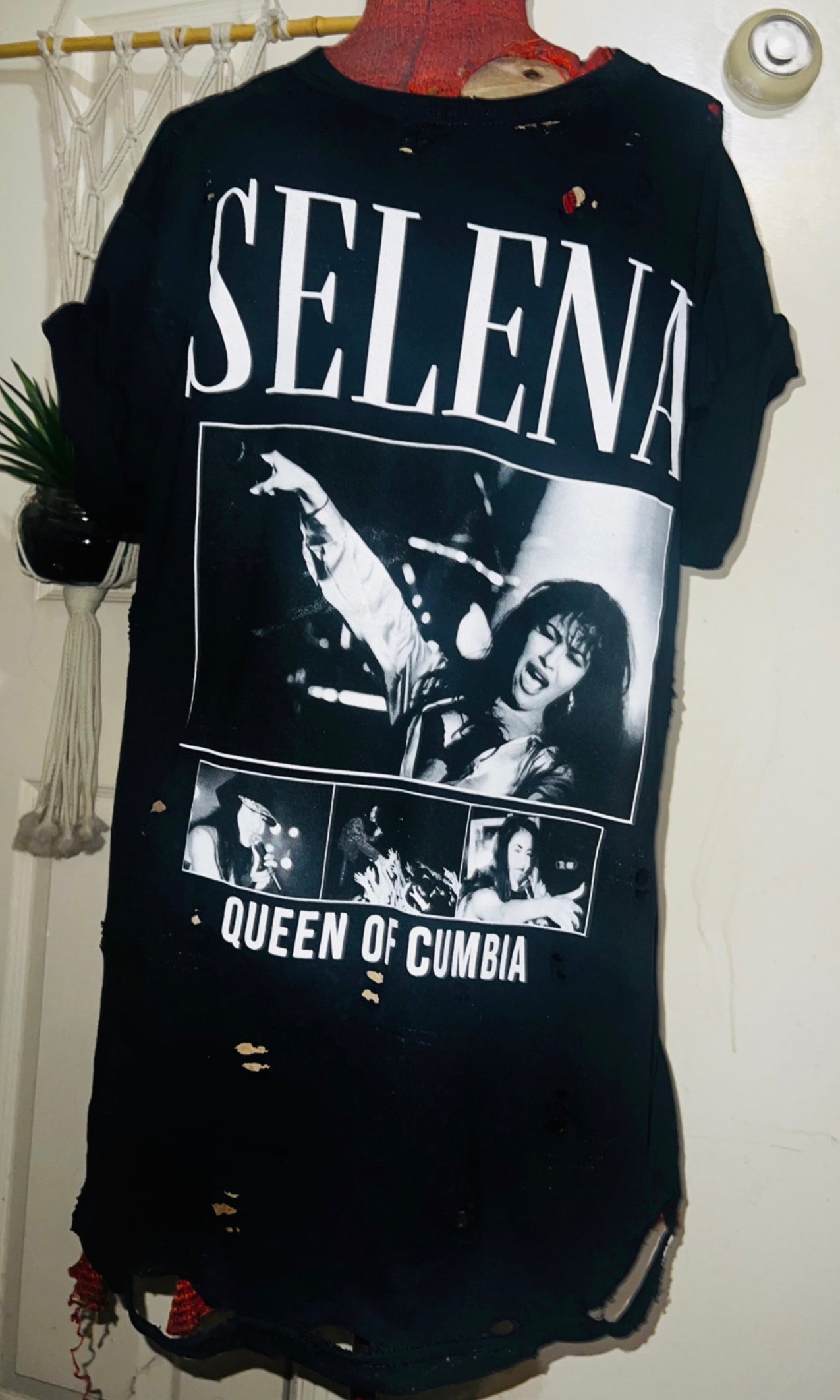 Selena Oversized Distressed Tee